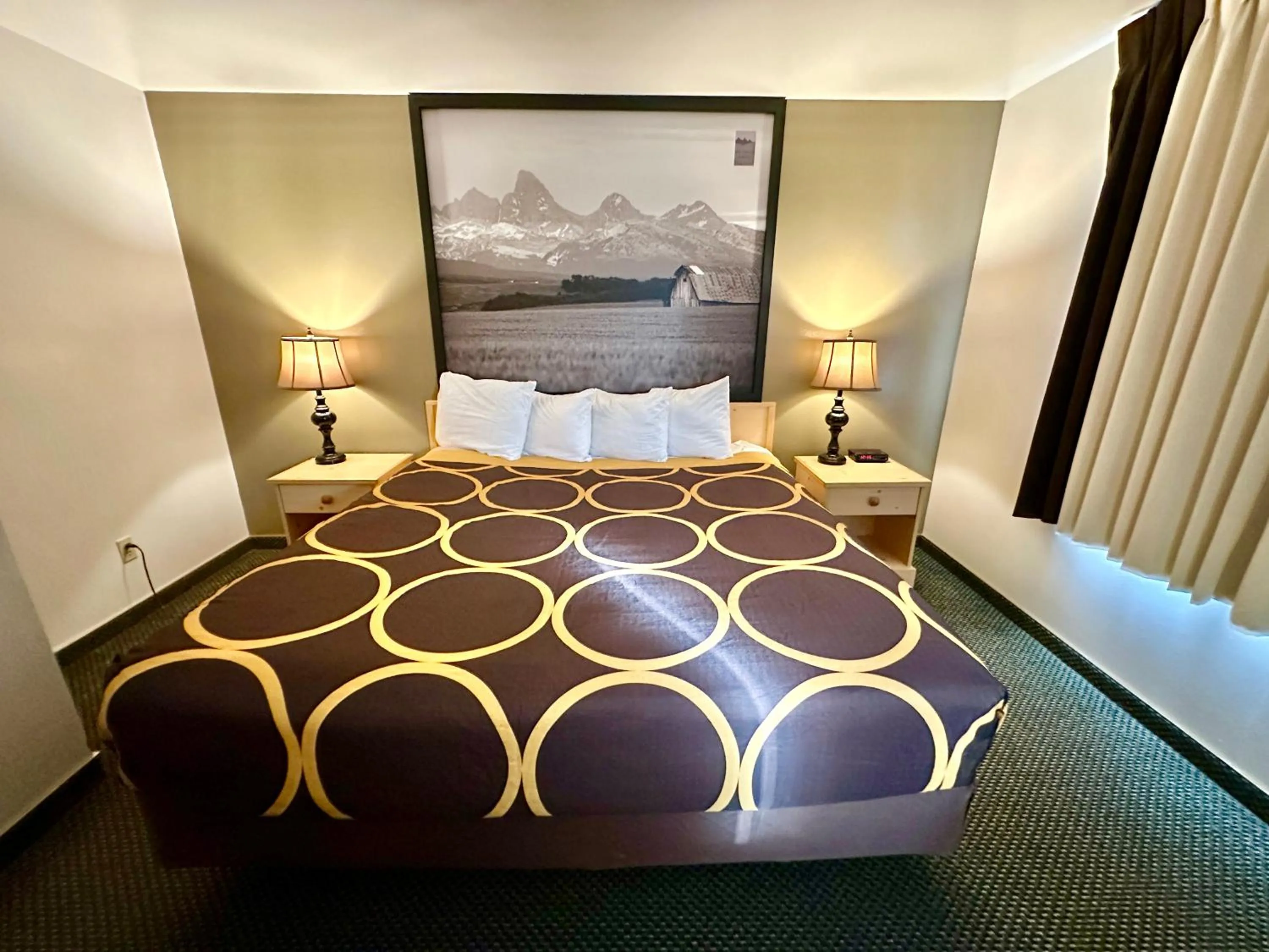 Bedroom, Bed in FairBridge Inn & Suites Moscow - Pullman