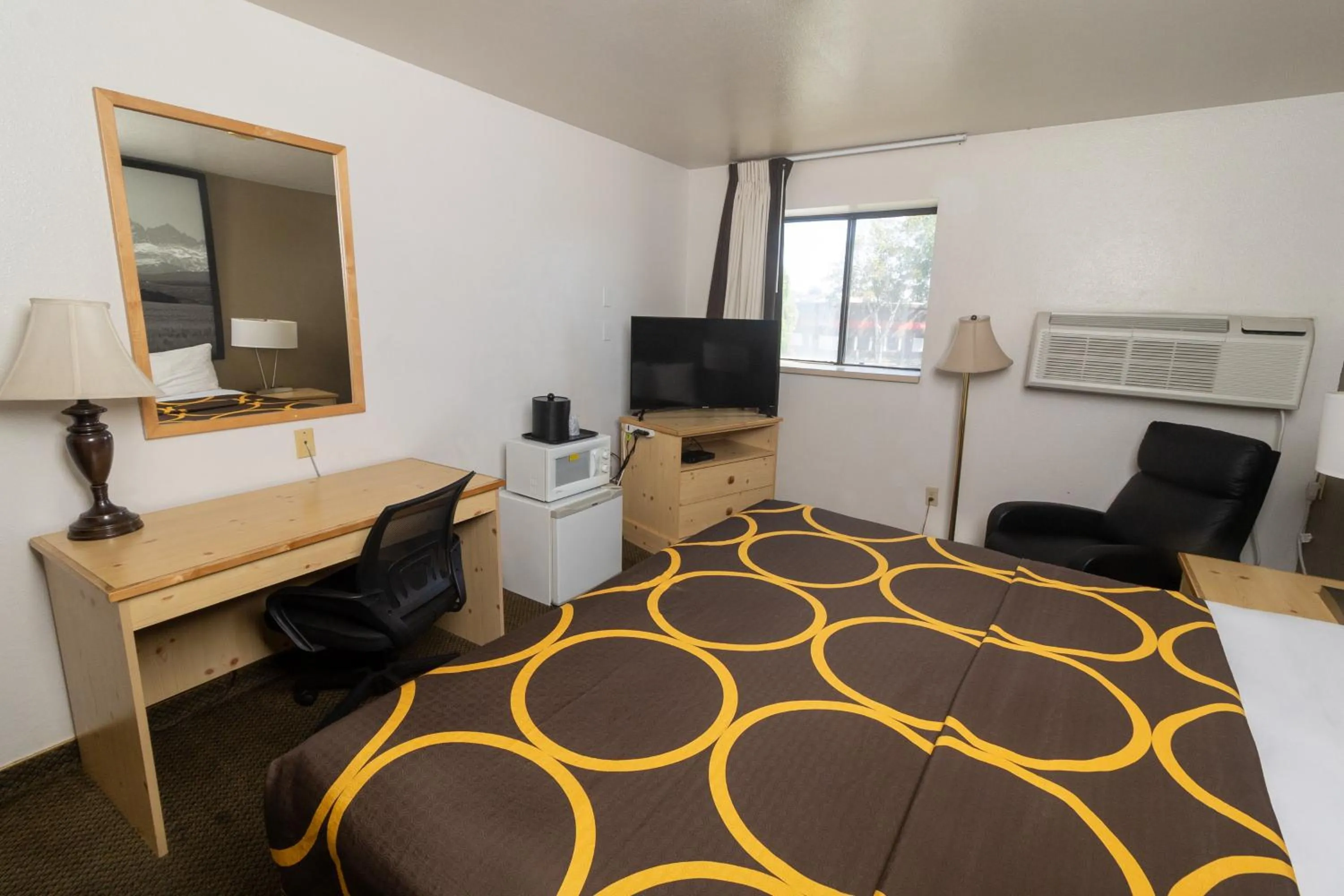 Bed in FairBridge Inn & Suites Moscow - Pullman