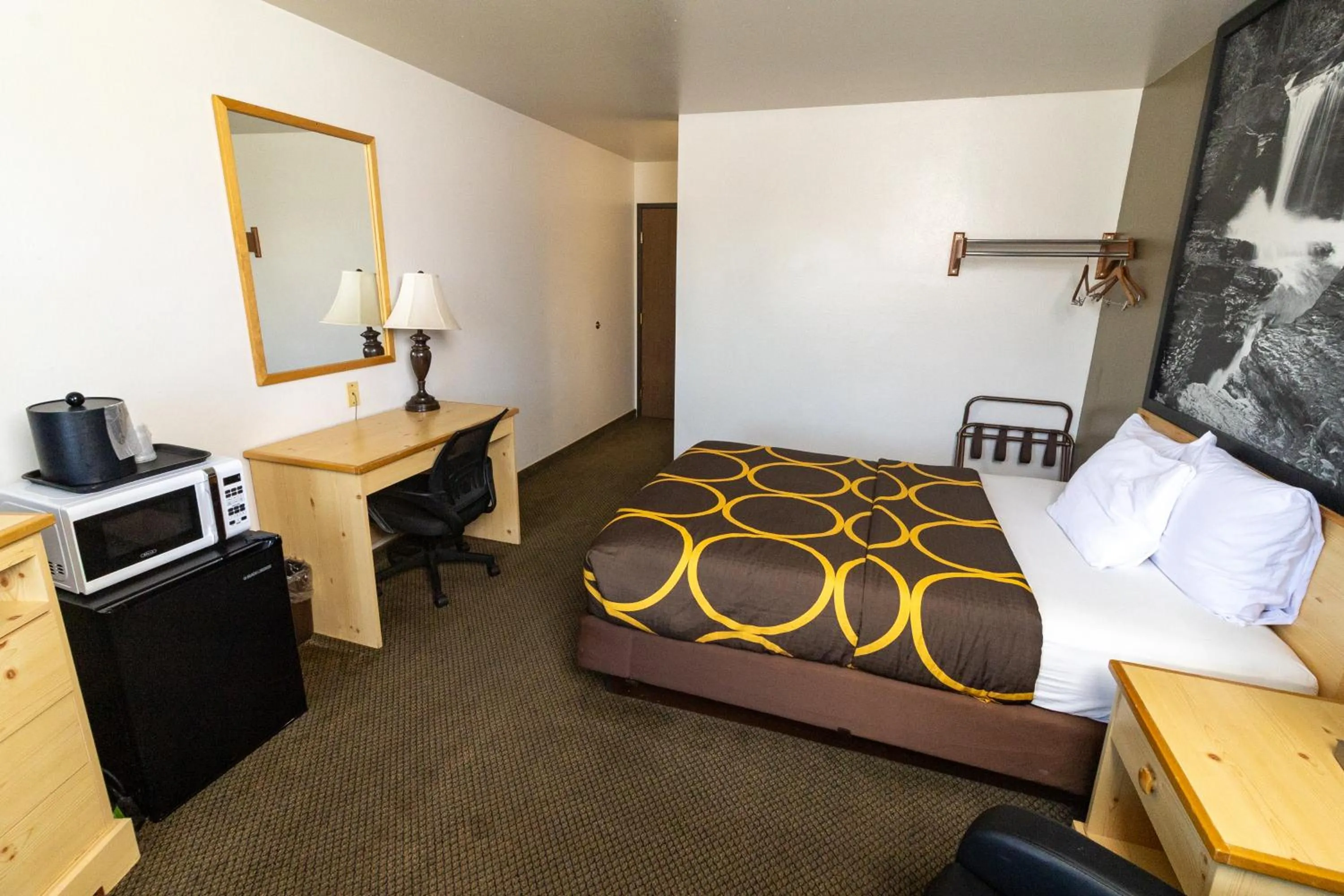 Bed in FairBridge Inn & Suites Moscow - Pullman