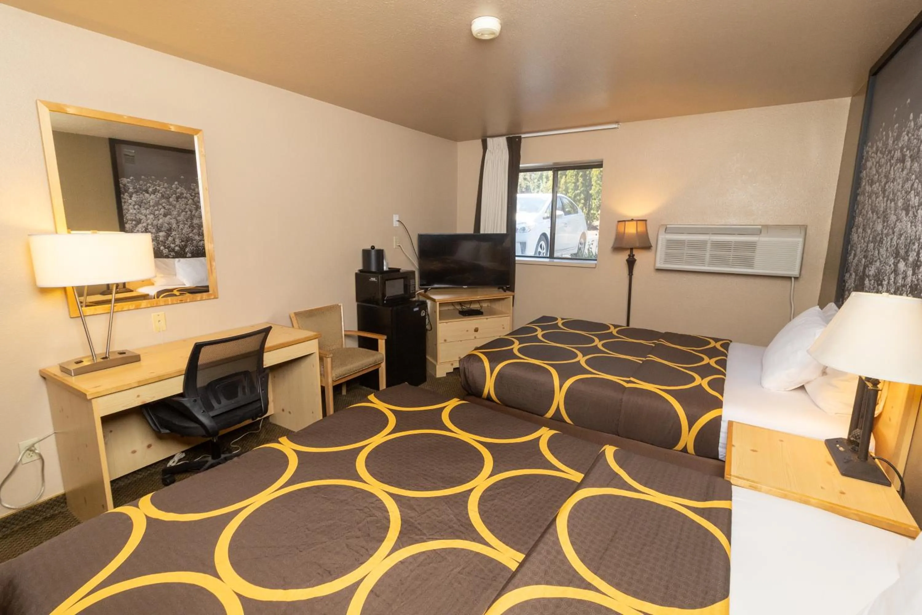 Bed in FairBridge Inn & Suites Moscow - Pullman