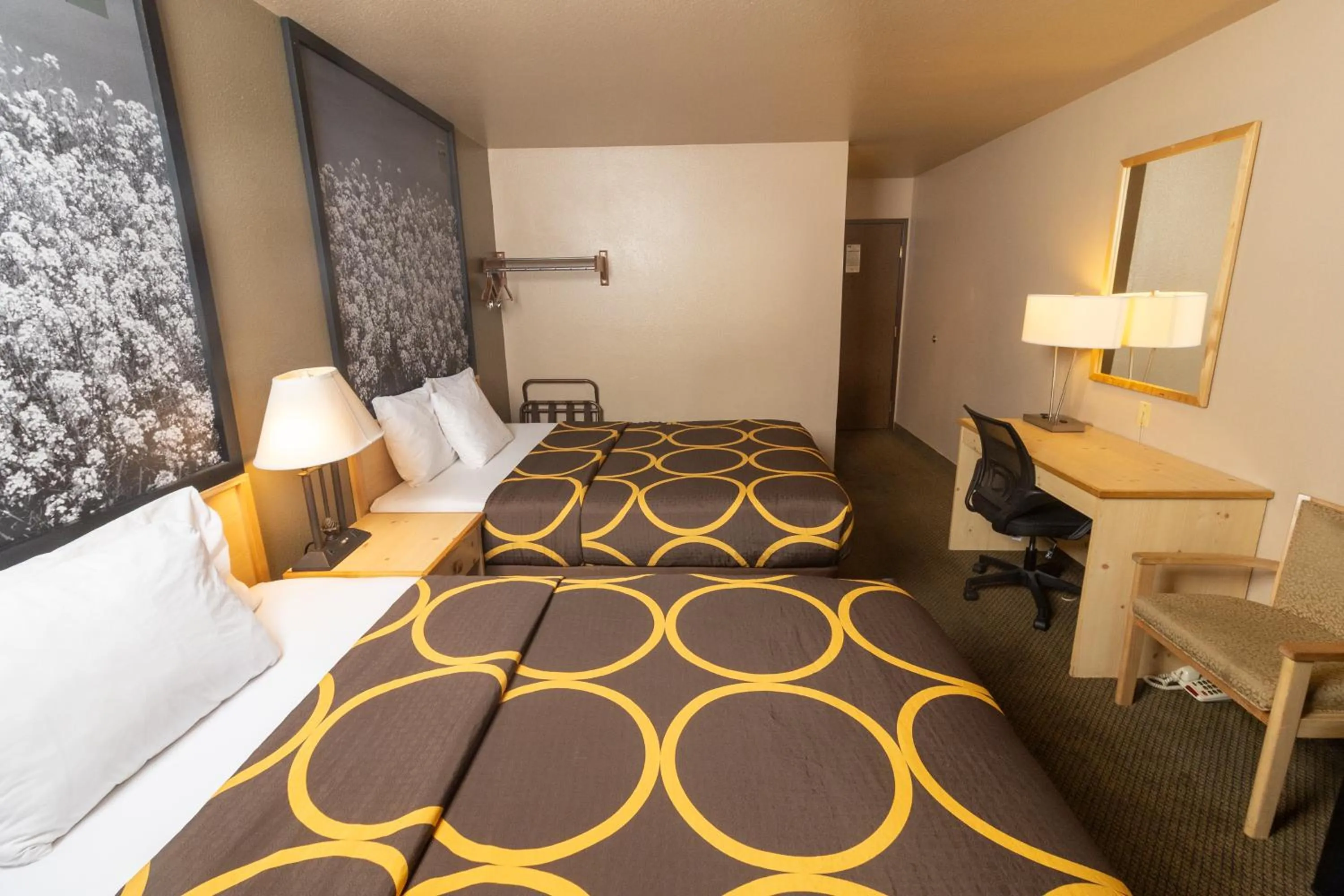 Bed in FairBridge Inn & Suites Moscow - Pullman