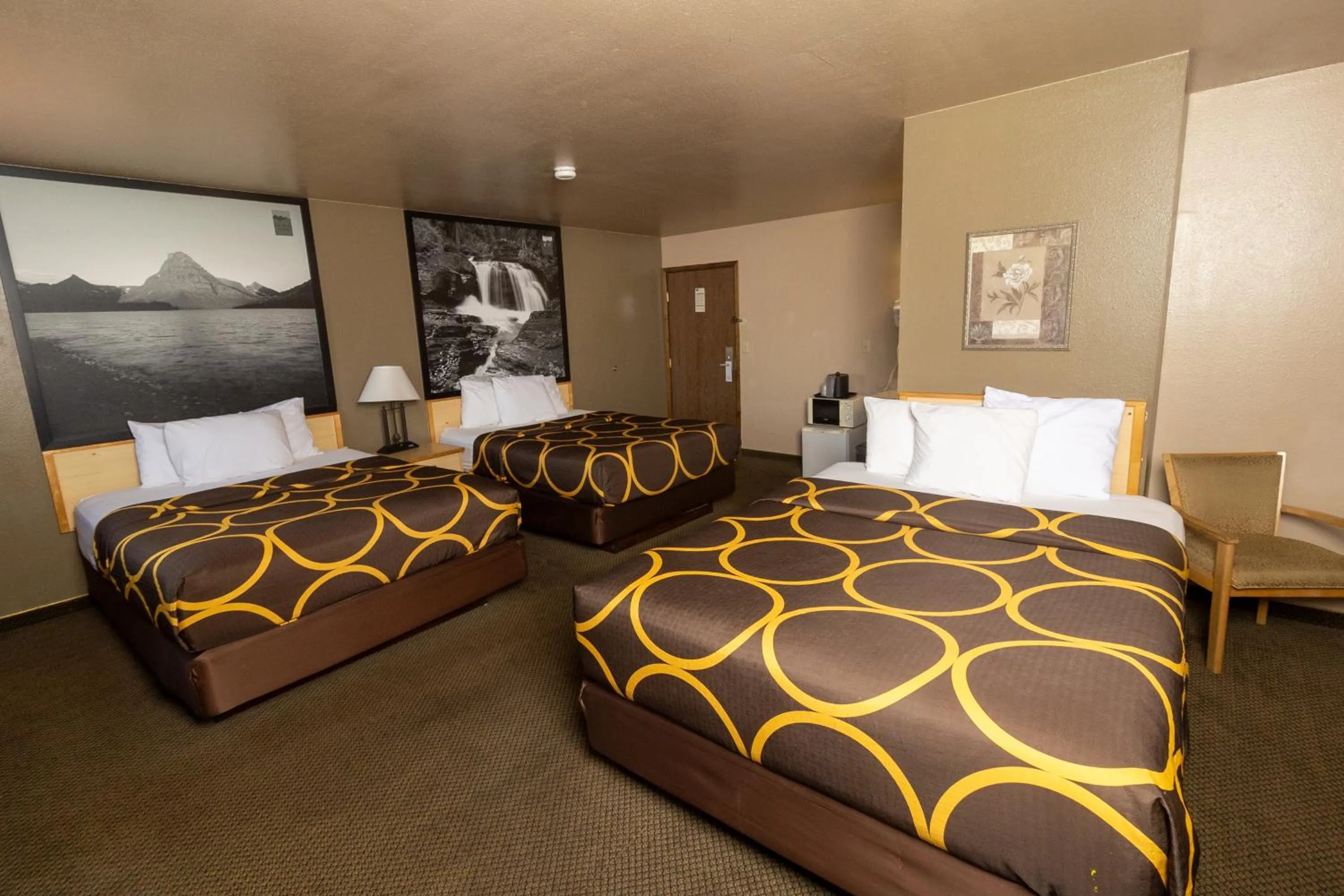 Bed in FairBridge Inn & Suites Moscow - Pullman