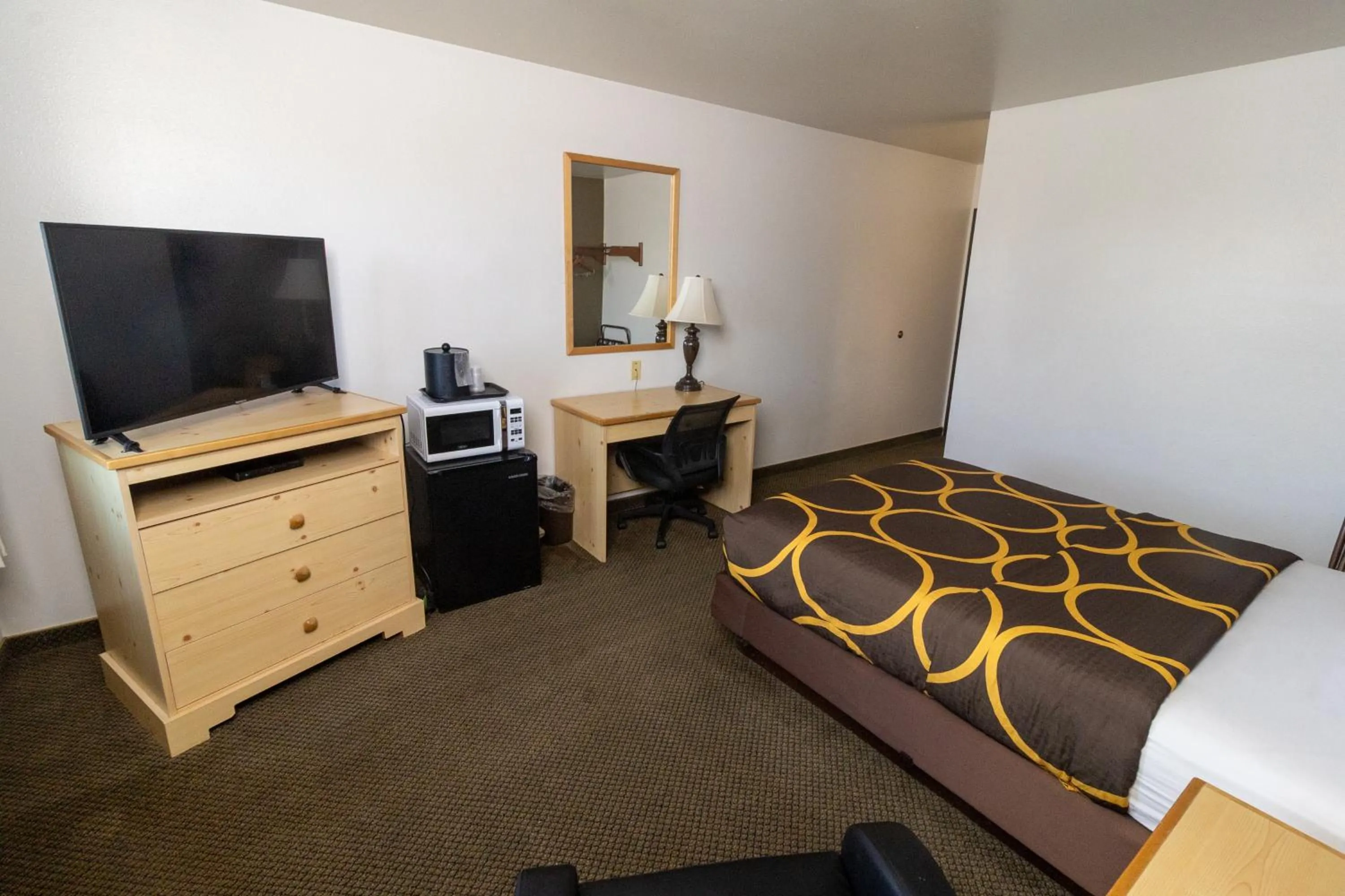 Bed in FairBridge Inn & Suites Moscow - Pullman