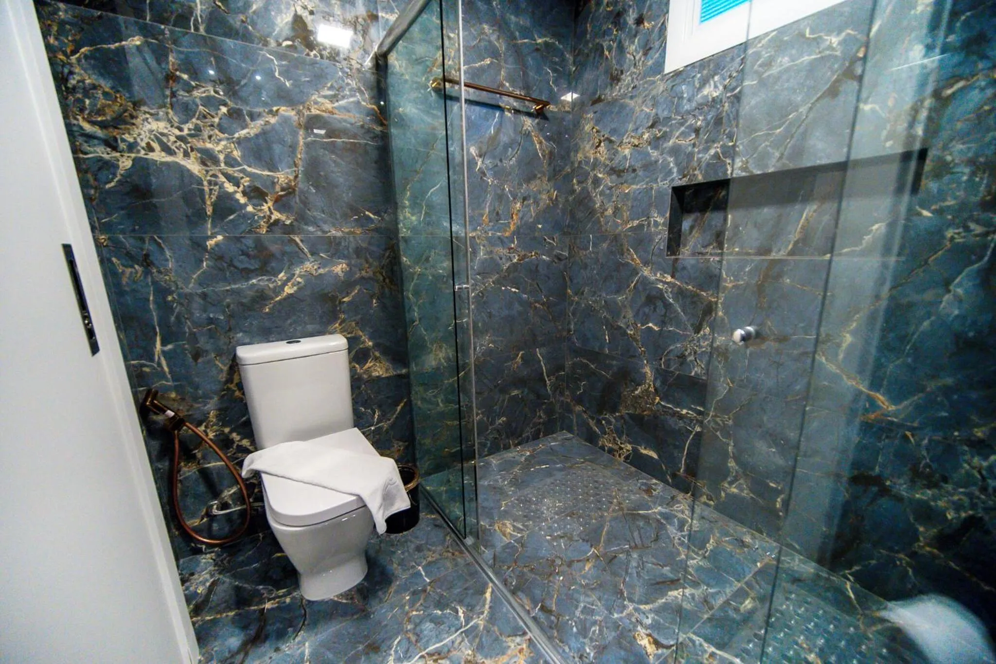 Toilet in Hotel Marimar The Place