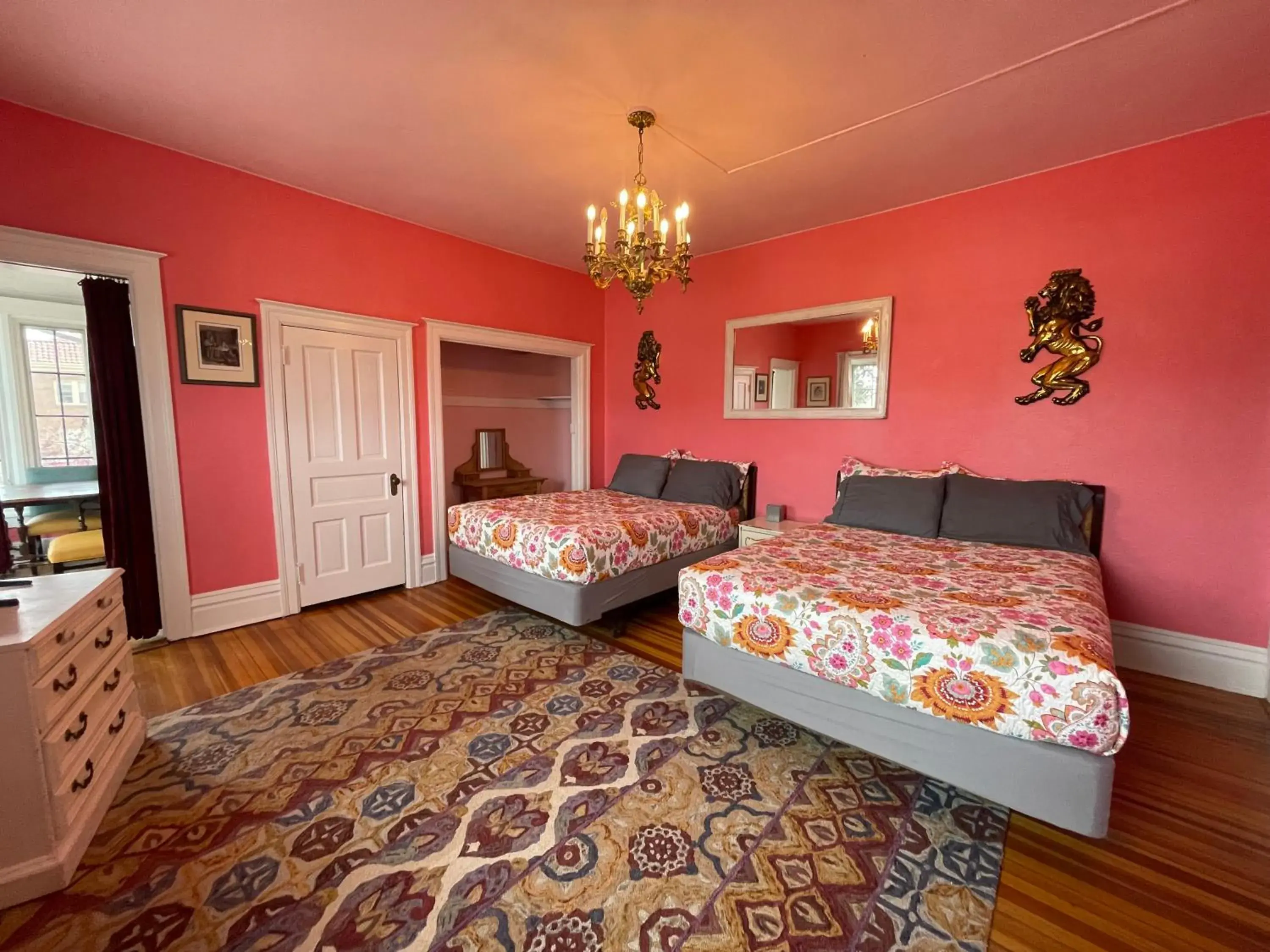 Photo of the whole room, Bed in The Holiday Chalet Victorian Photo of the whole room, Bed in The Holiday Chalet Victorian