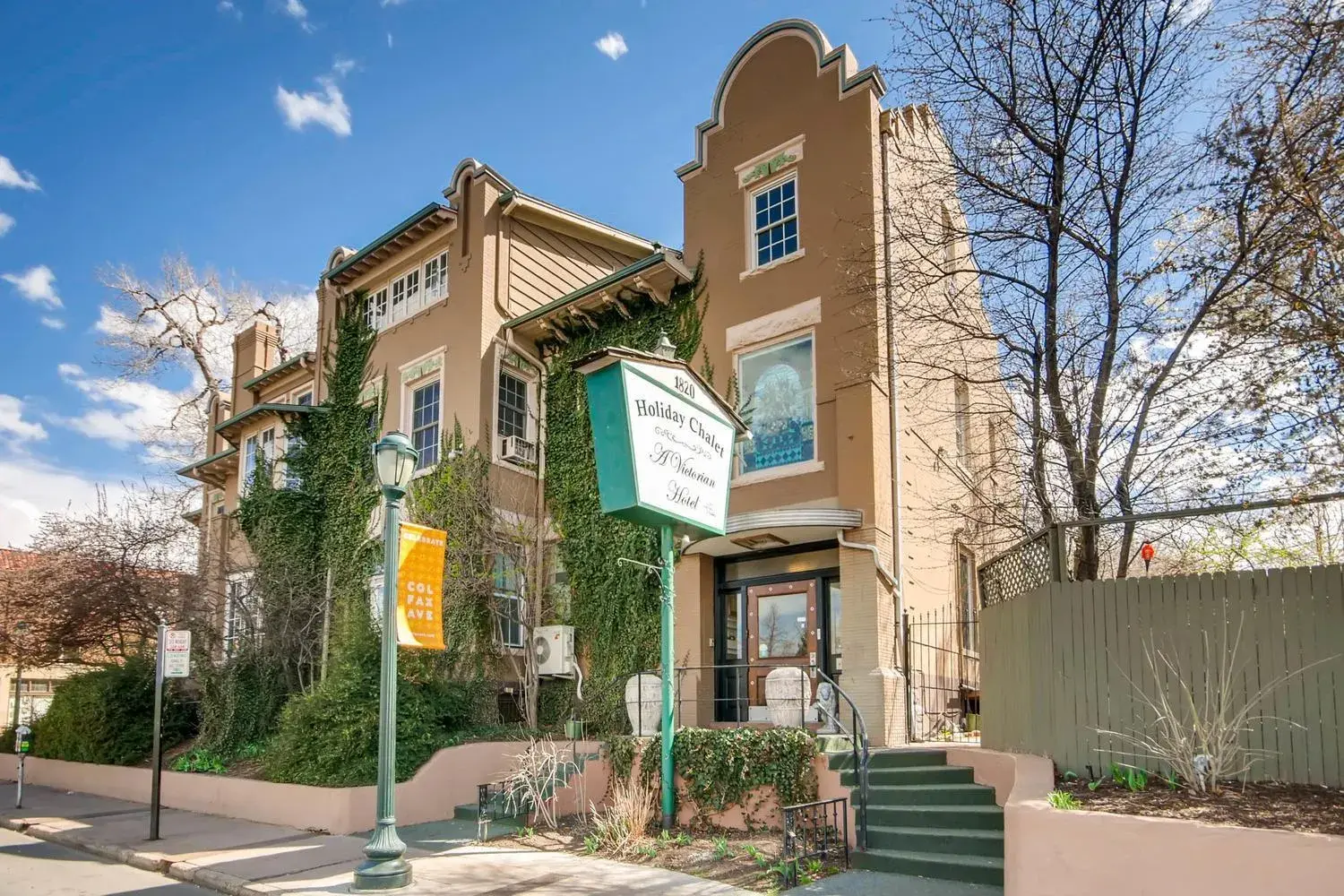 Facade/entrance in The Holiday Chalet Victorian Facade/entrance in The Holiday Chalet Victorian