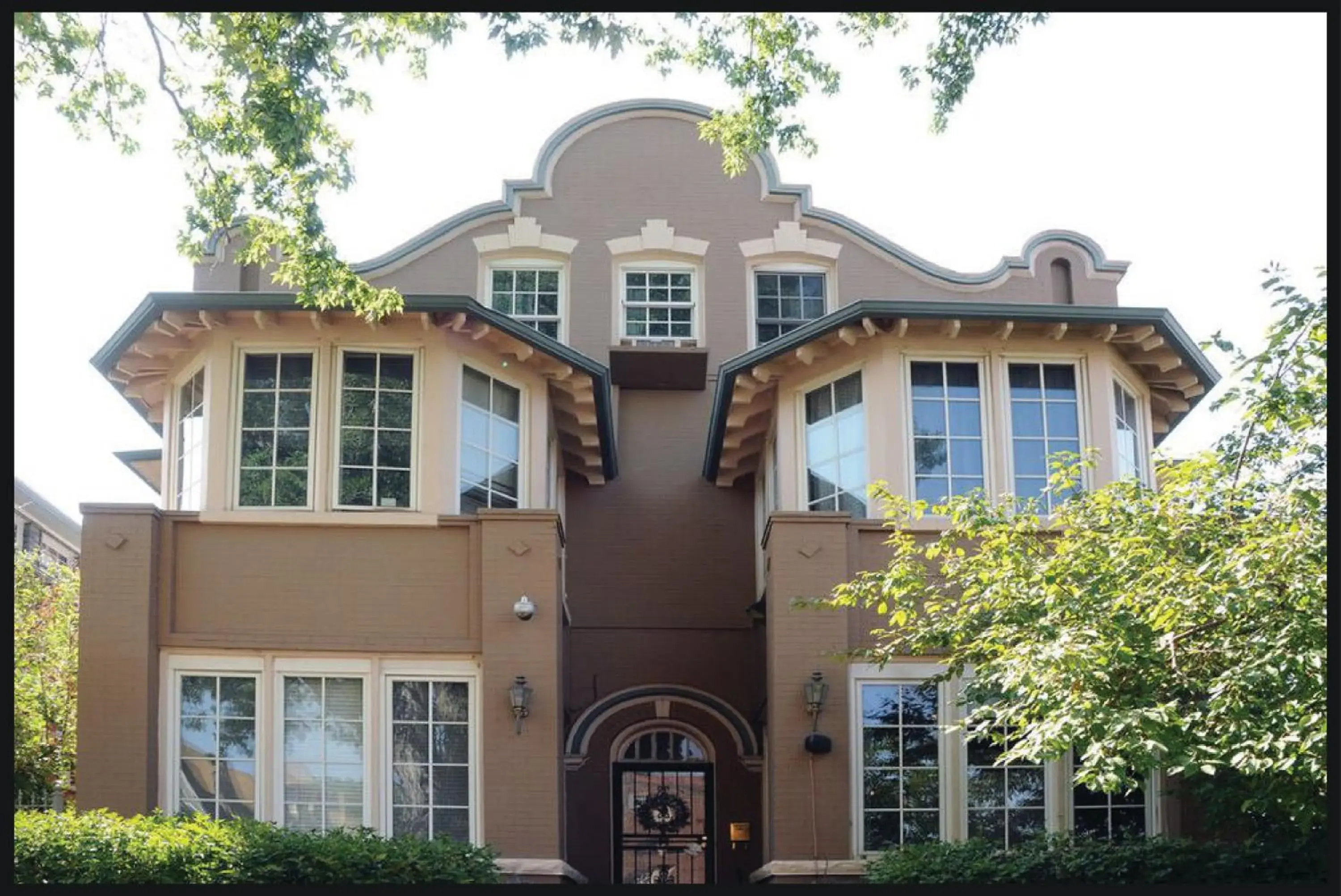 Property building in The Holiday Chalet Victorian Property building in The Holiday Chalet Victorian