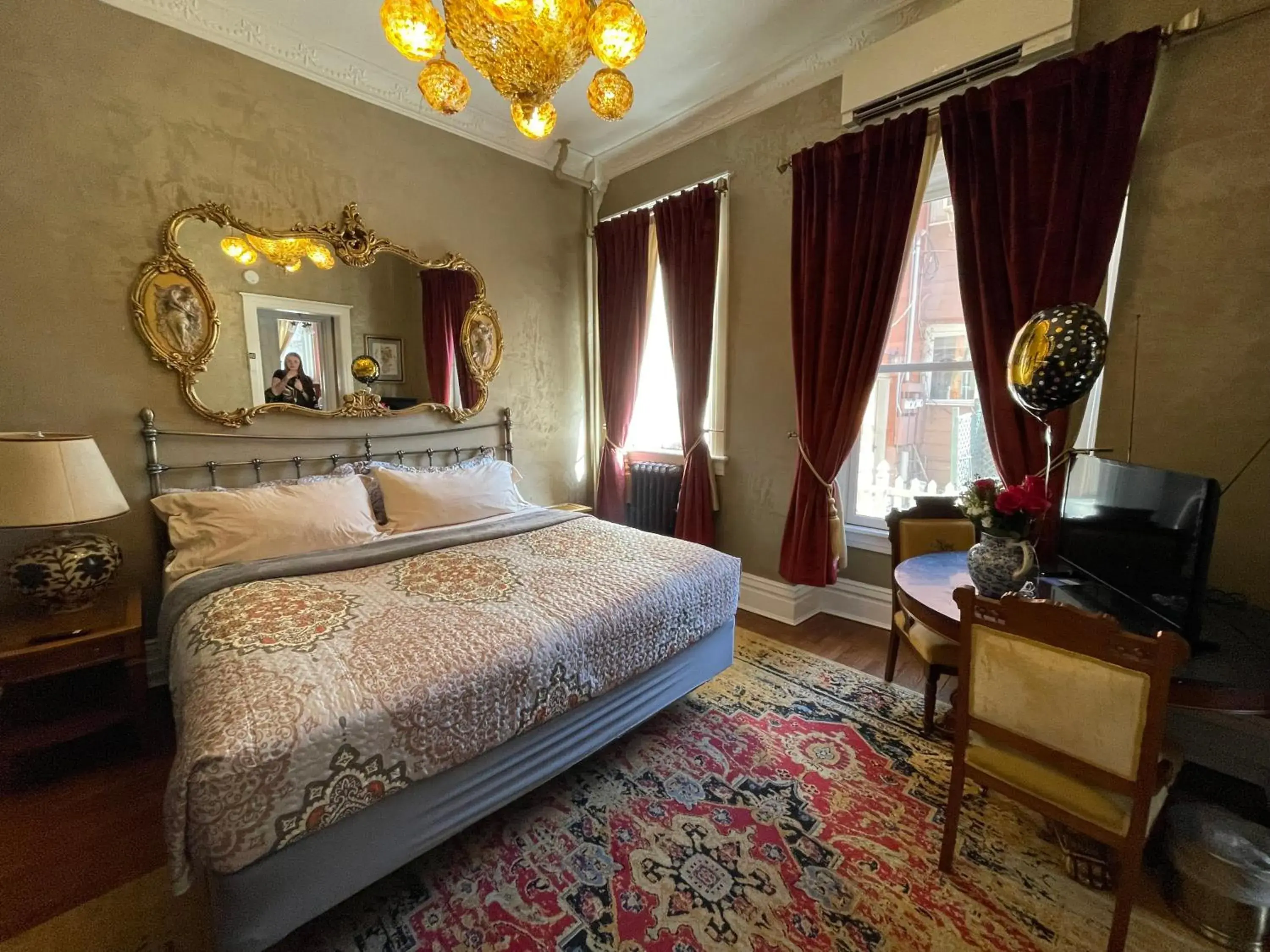 Bed in The Holiday Chalet Victorian Bed in The Holiday Chalet Victorian