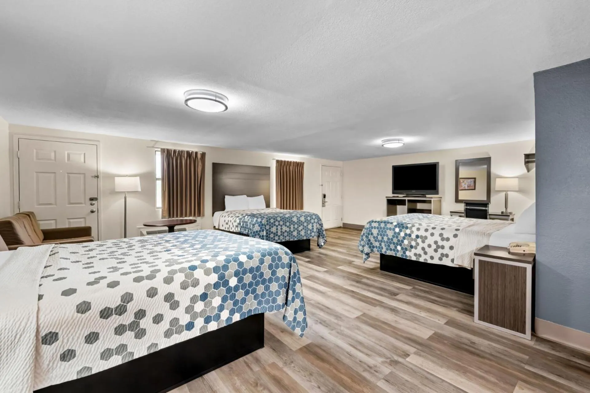 Bed in Econo Lodge Kingsport East