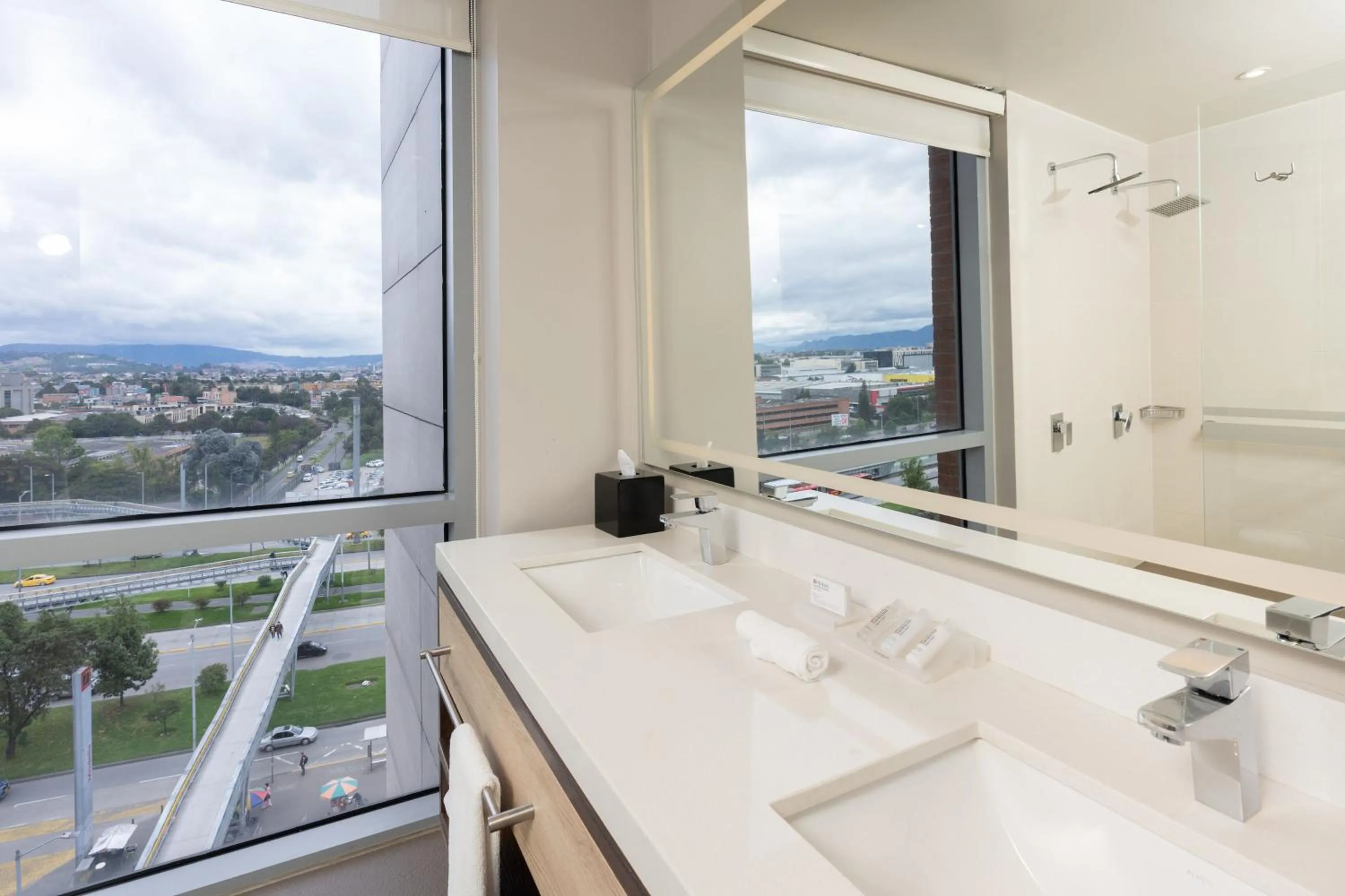 Shower in Hilton Garden Inn Bogota Airport
