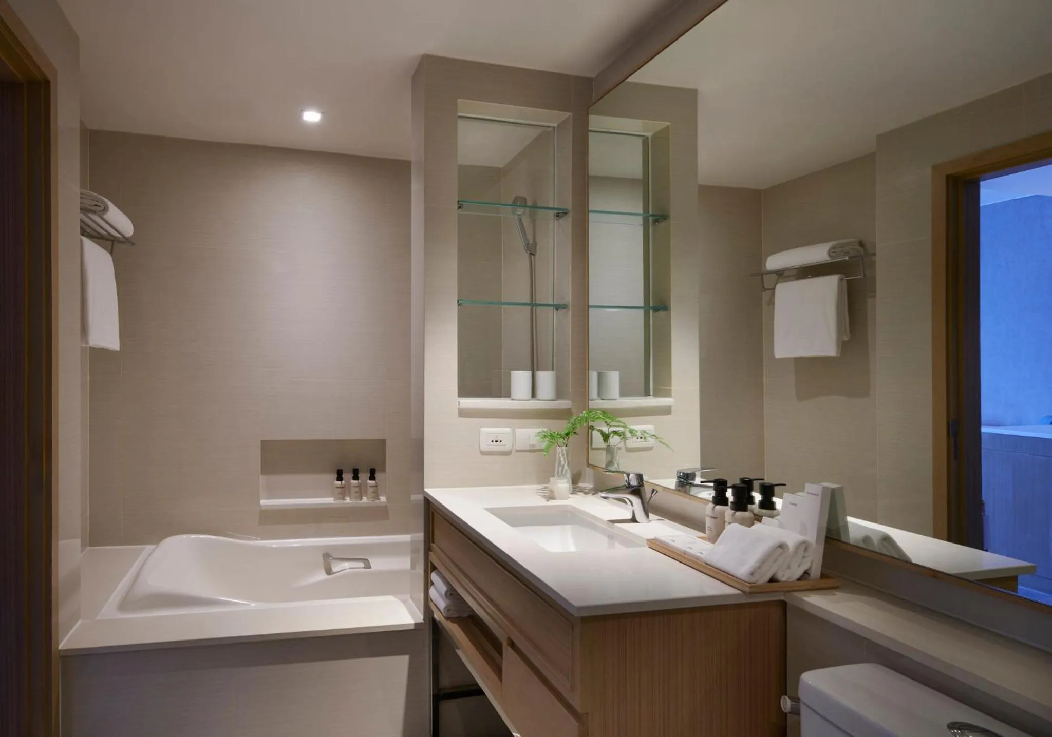 Photo of the whole room in Shama Lakeview Asoke Bangkok