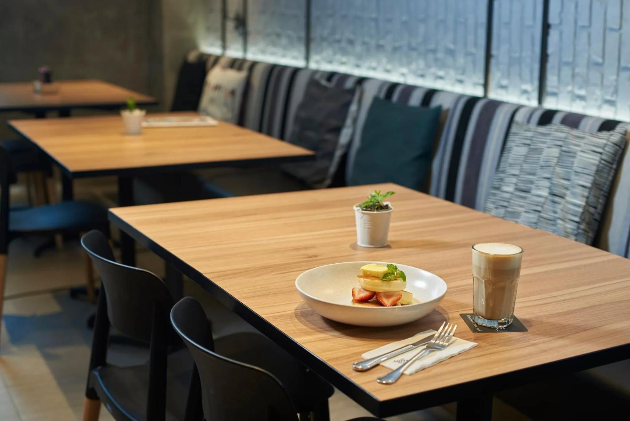 Restaurant/places to eat in Shama Lakeview Asoke Bangkok