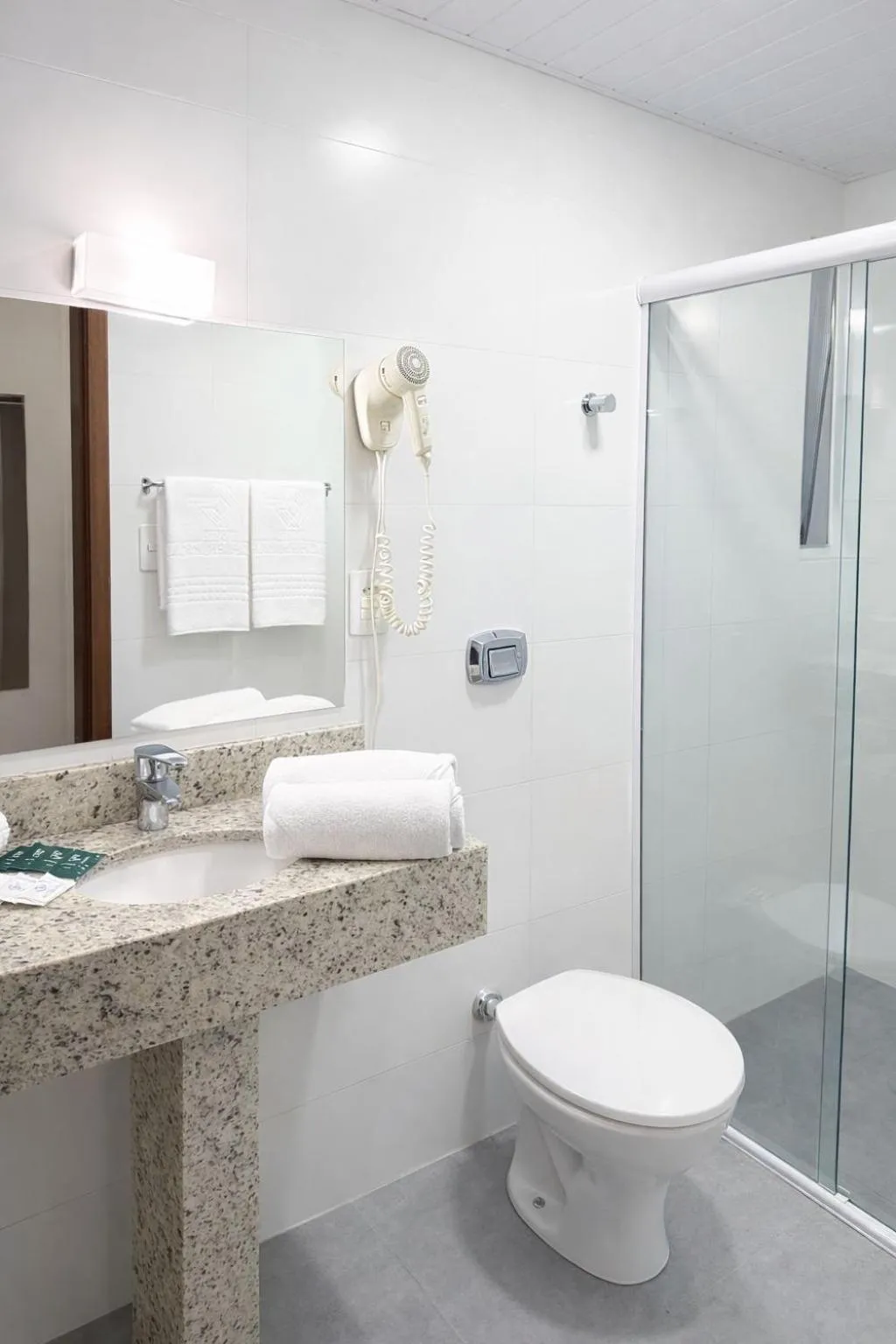 Bathroom in Hotel Gracher Praia