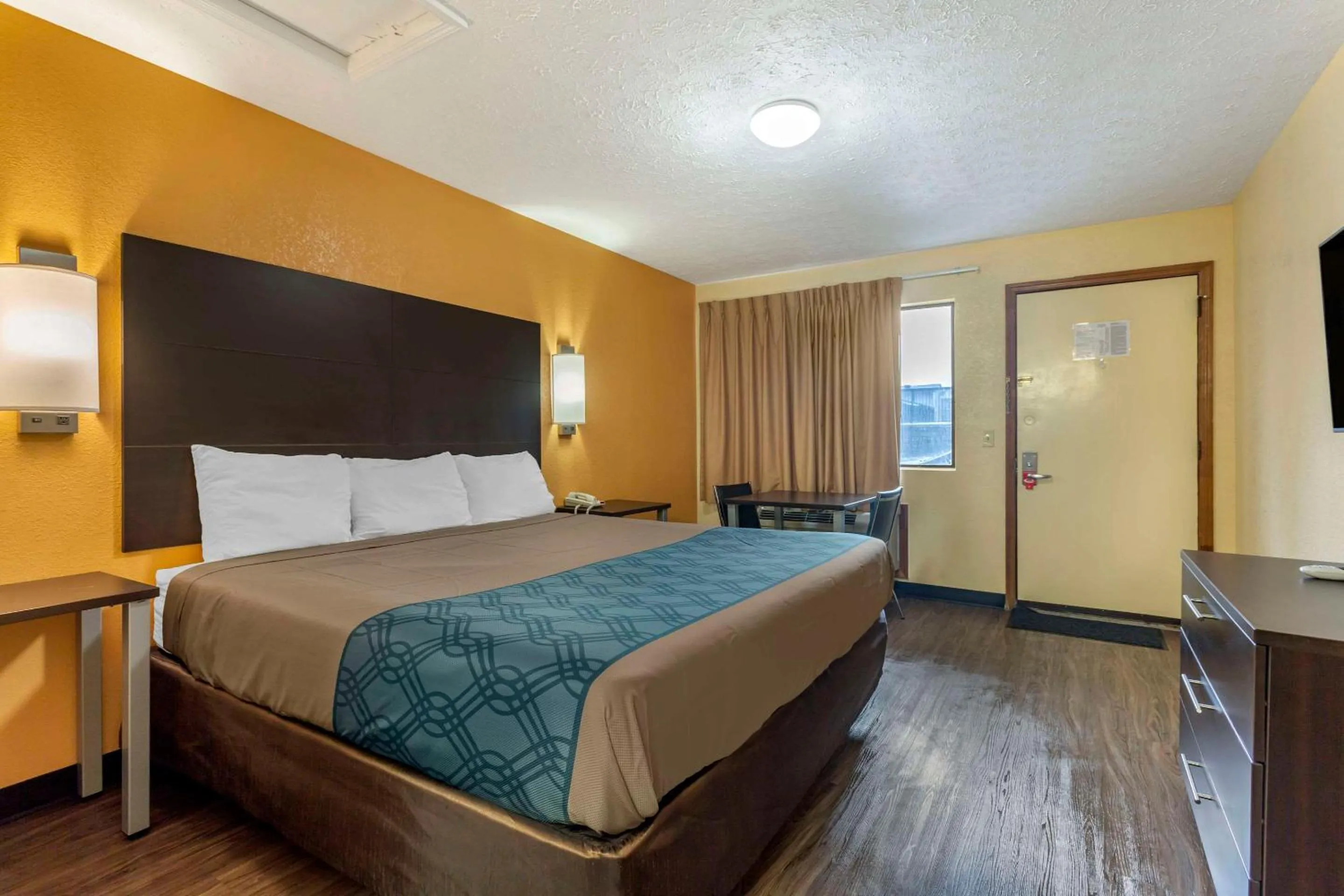 Bedroom, Bed in Econo Lodge Nashville North