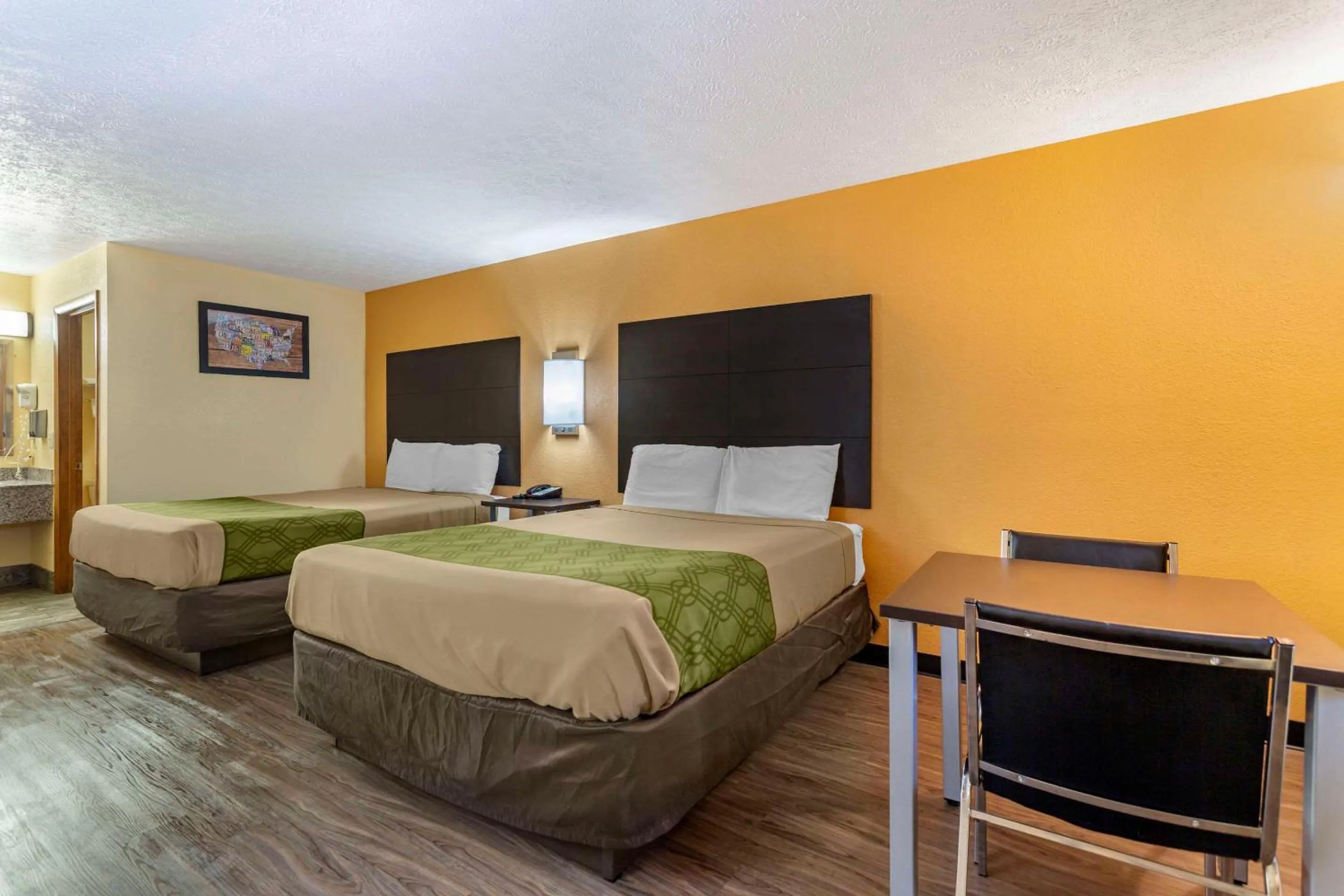 Bedroom, Bed in Econo Lodge Nashville North