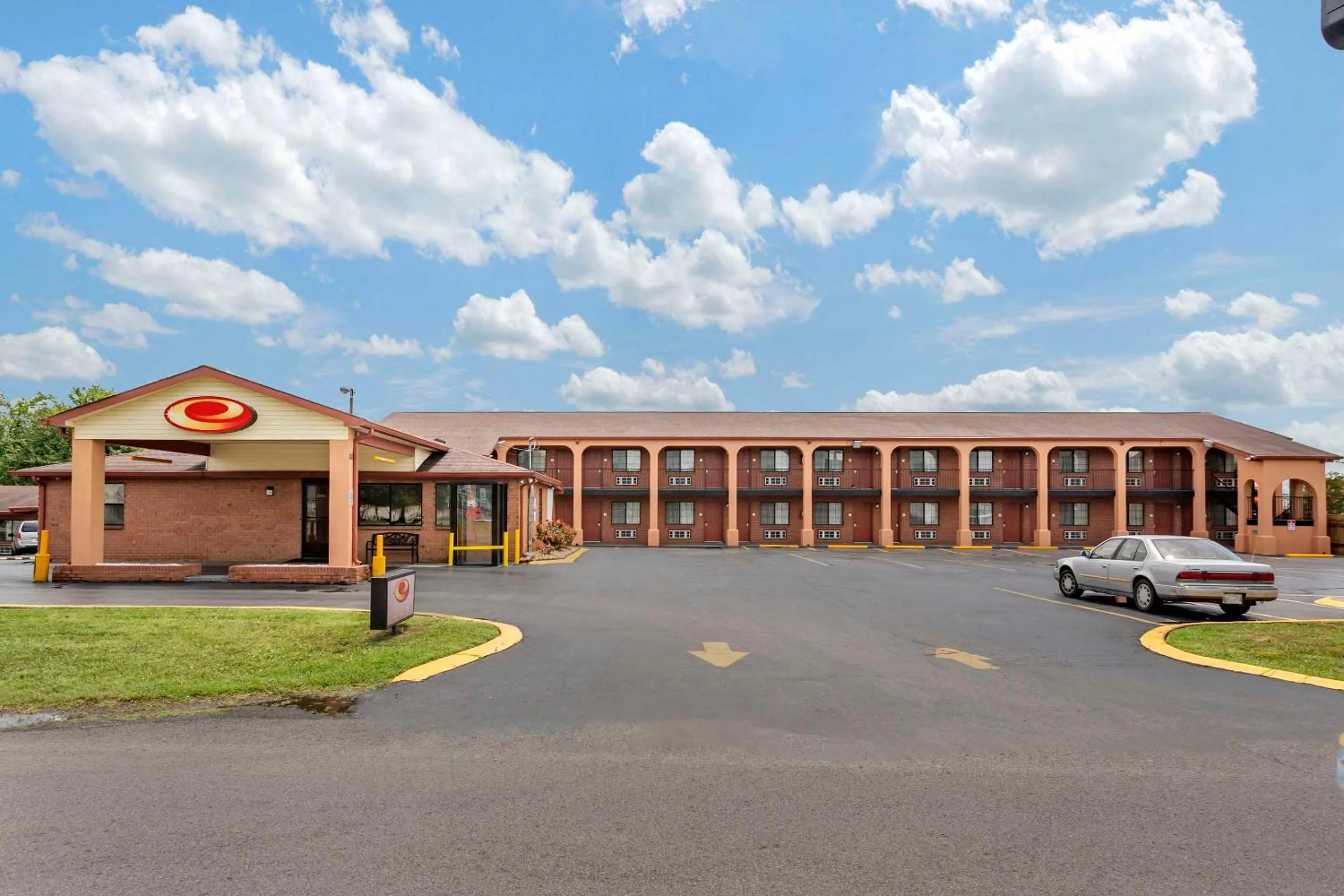 Property building in Econo Lodge Nashville North