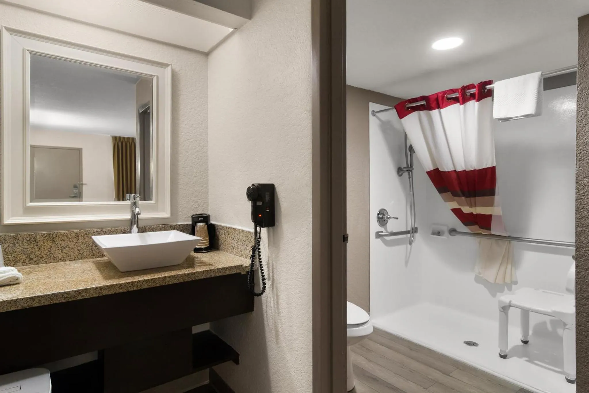 Bathroom in Red Roof Inn Kingsland