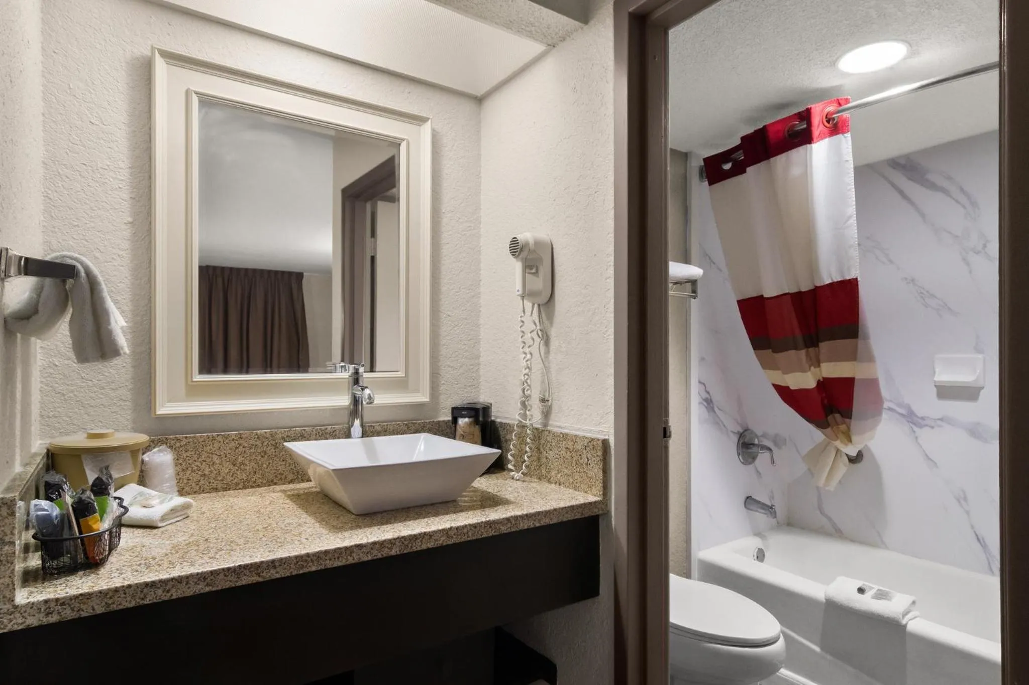 Bathroom in Red Roof Inn Kingsland