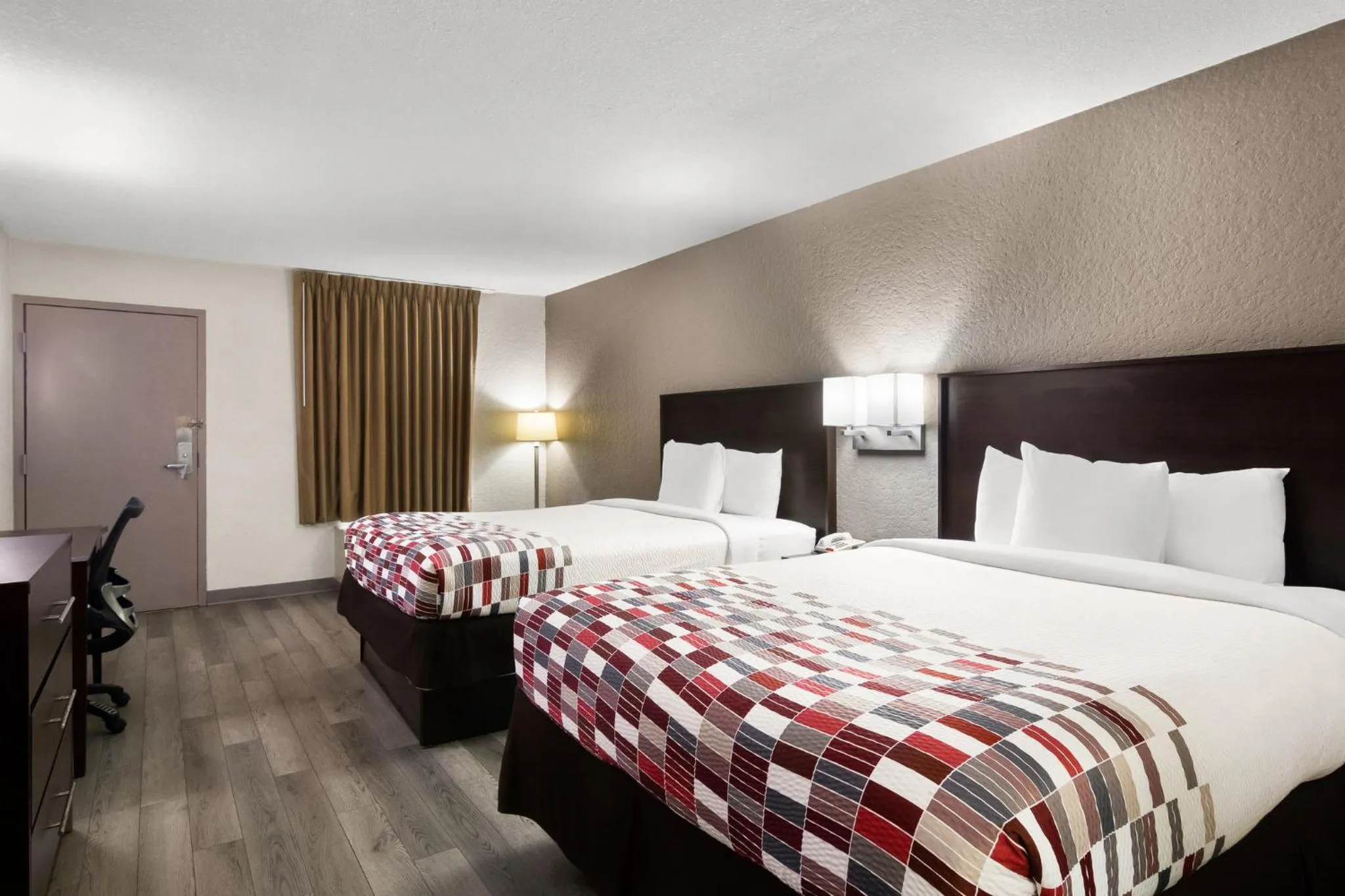 Photo of the whole room, Bed in Red Roof Inn Kingsland