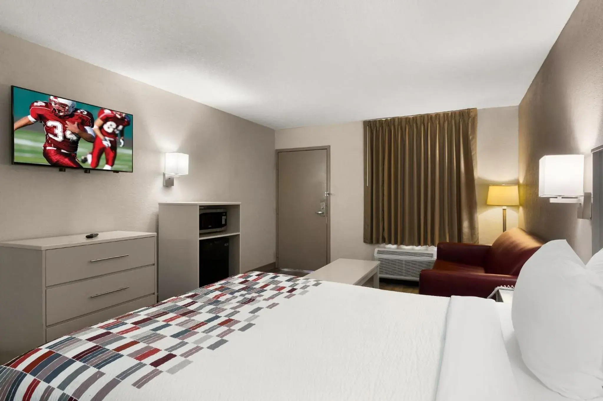 Photo of the whole room, Bed in Red Roof Inn Kingsland Photo of the whole room, Bed in Red Roof Inn Kingsland