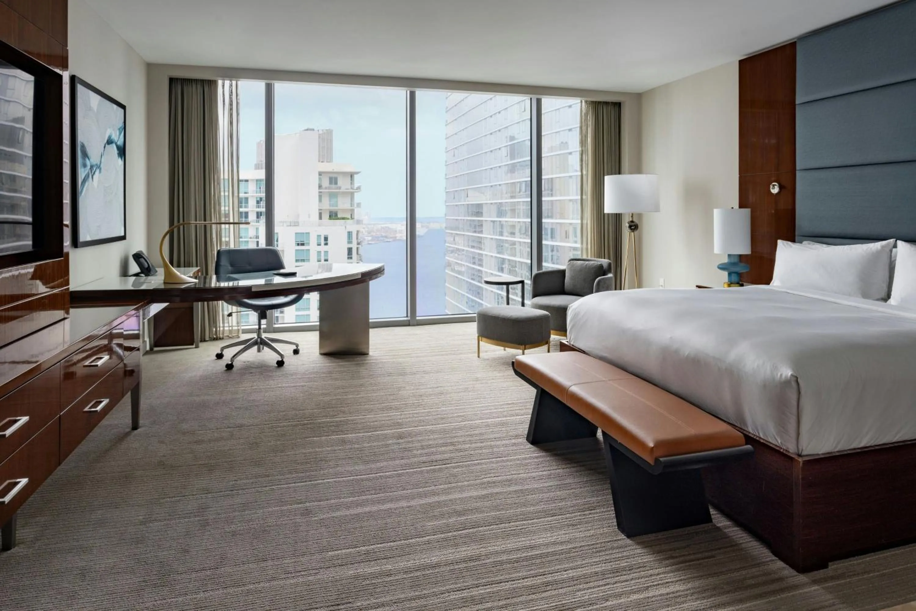 Photo of the whole room, Bed in JW Marriott Marquis Miami