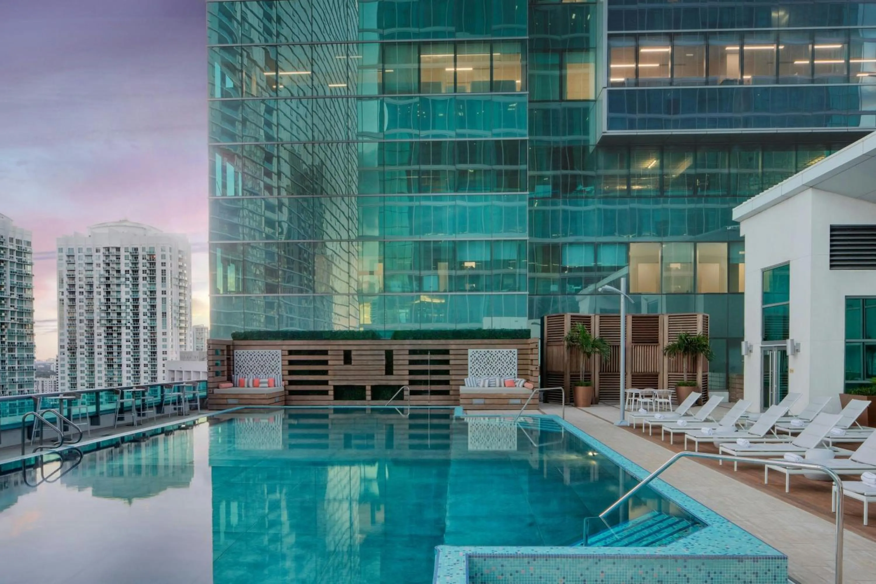 Swimming pool in JW Marriott Marquis Miami