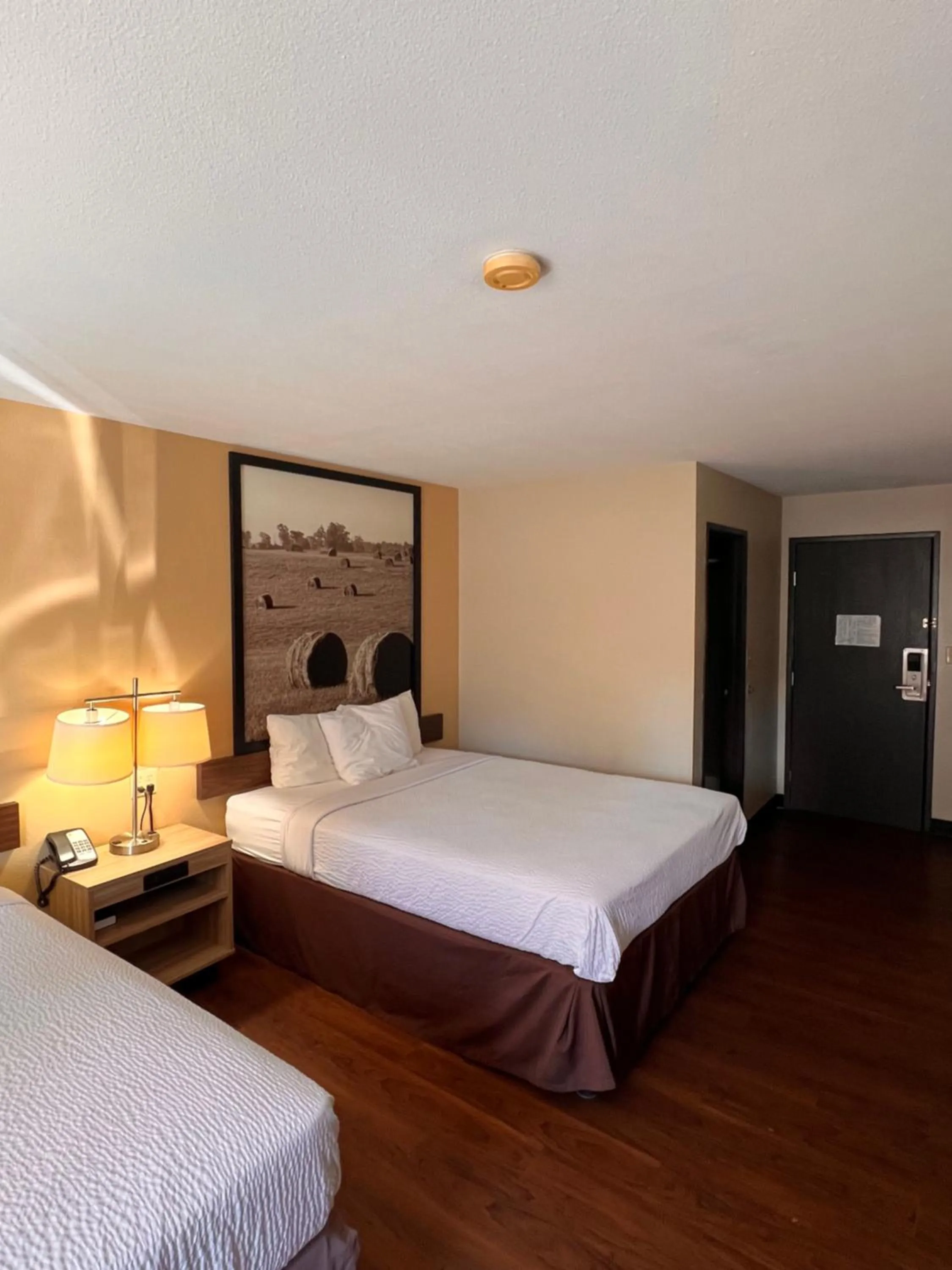 Bed in Super 8 by Wyndham Radcliff Ft. Knox Area