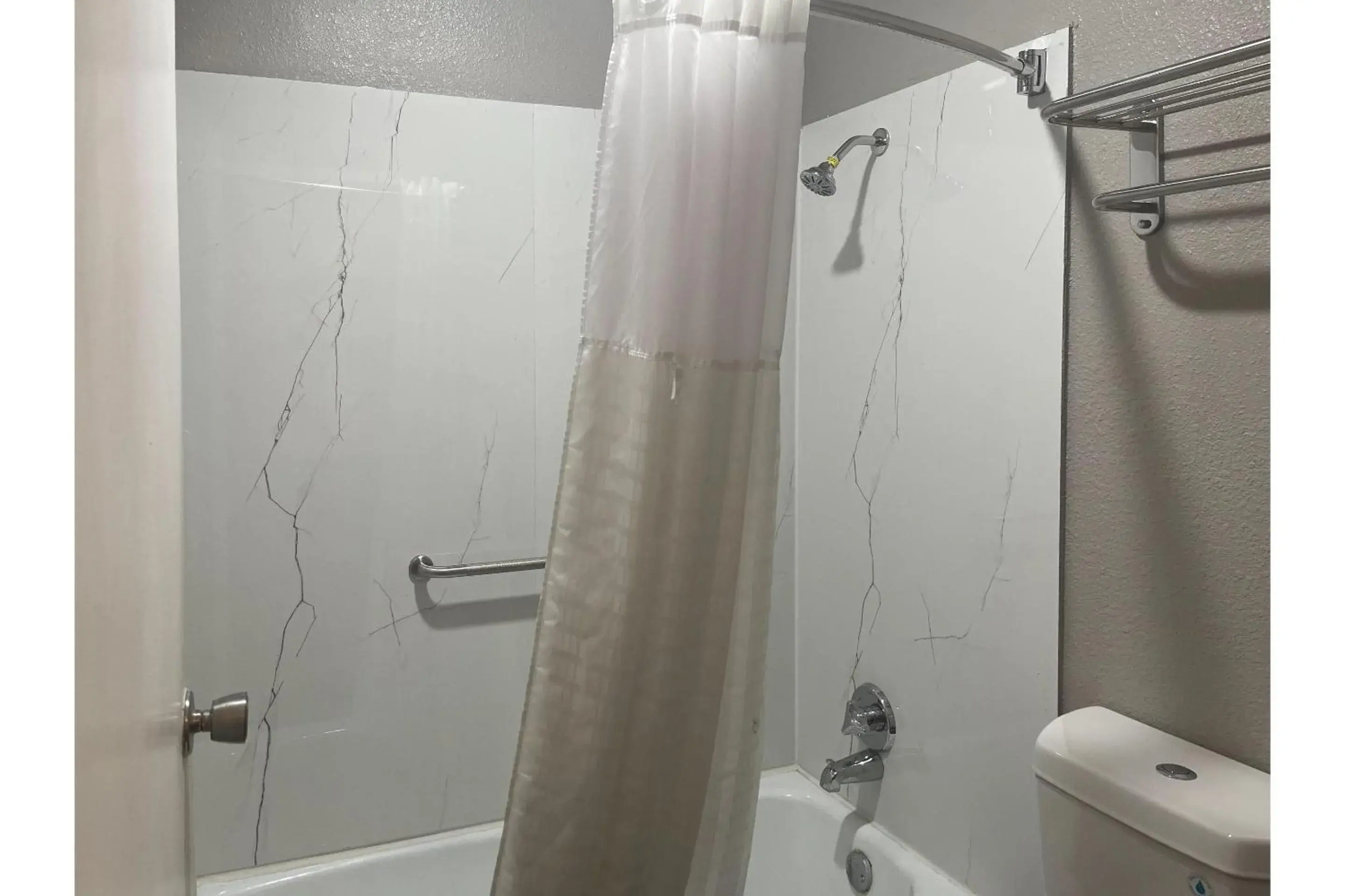 King Room - single occupancy - Disability Access - Smoking in Motel 6-Buttonwillow, CA Central King Room - single occupancy - Disability Access - Smoking in Motel 6-Buttonwillow, CA Central