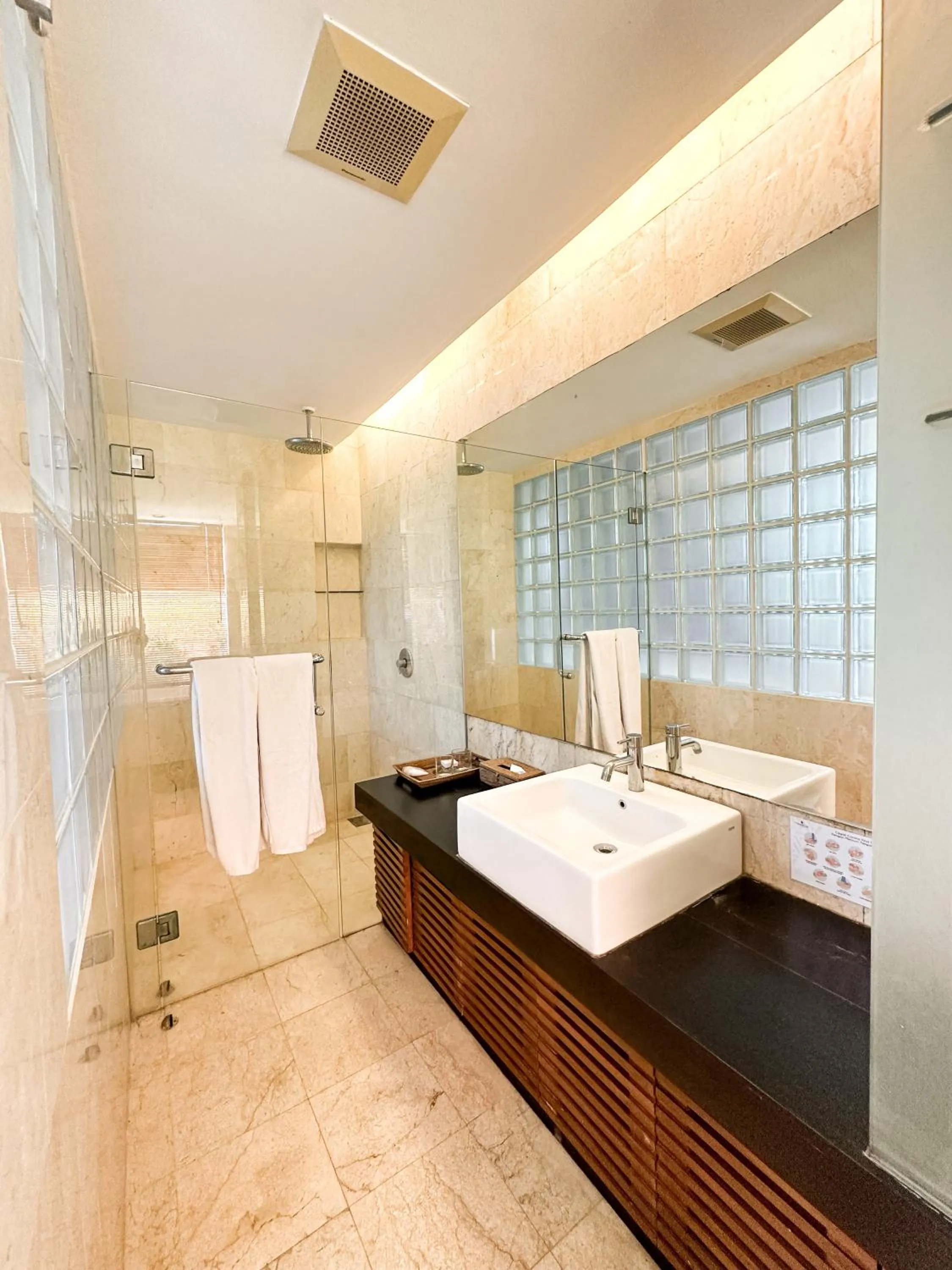 Shower in The Wangsa Benoa