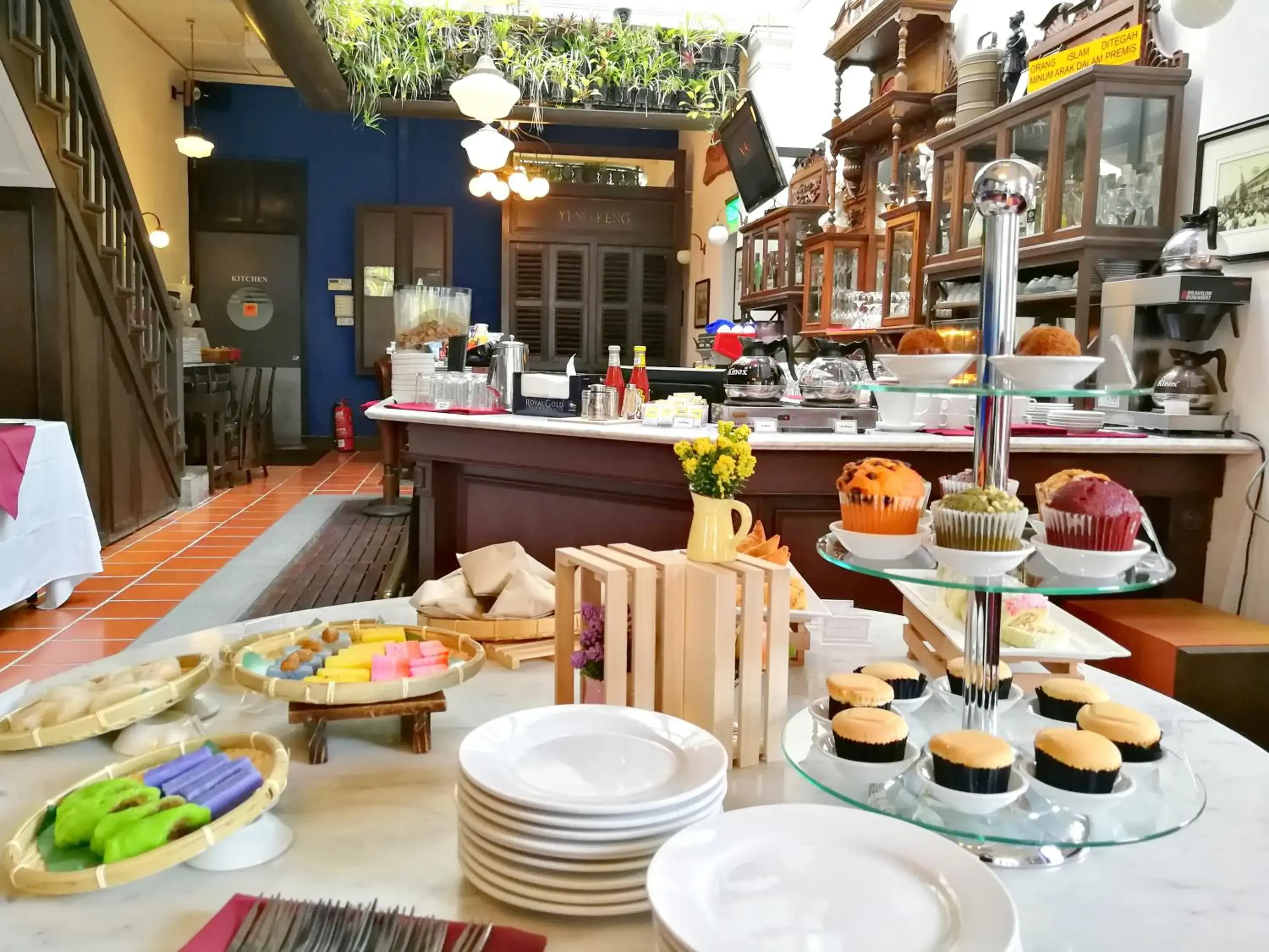 Restaurant/places to eat in Yeng Keng Hotel Restaurant/places to eat in Yeng Keng Hotel