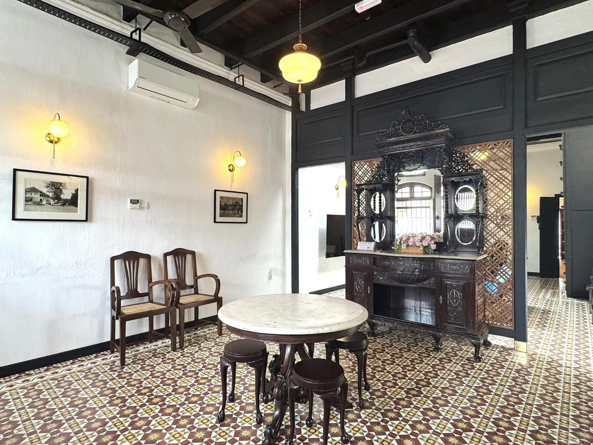 Living room in Yeng Keng Hotel