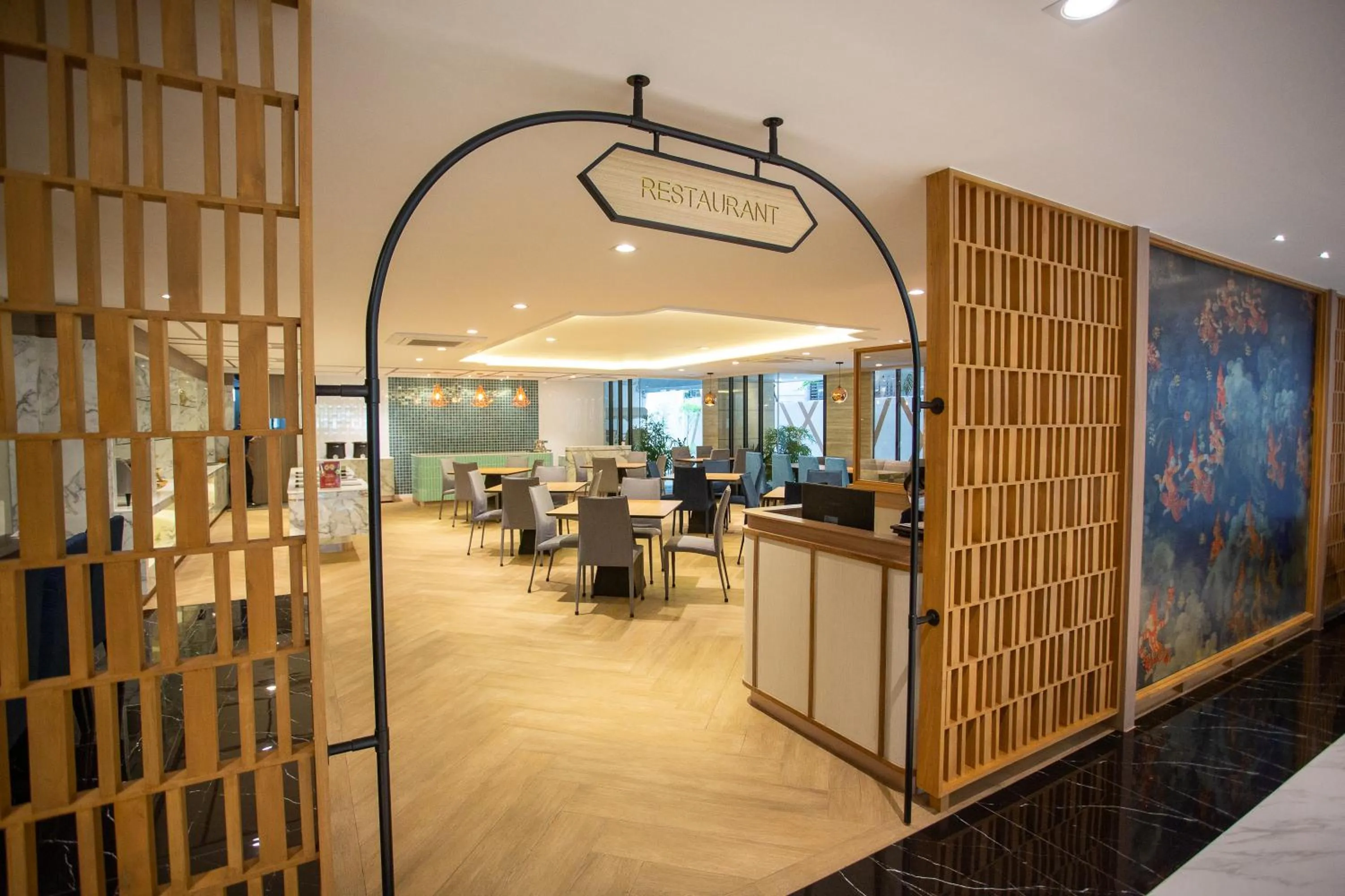 Restaurant/places to eat in Club Mahindra Mac Boutique Hotel