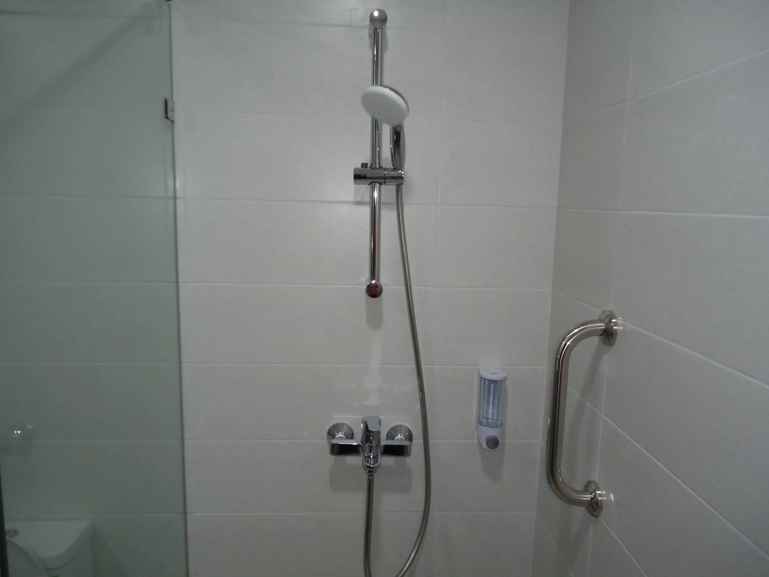 Shower in Club Mahindra Mac Boutique Hotel