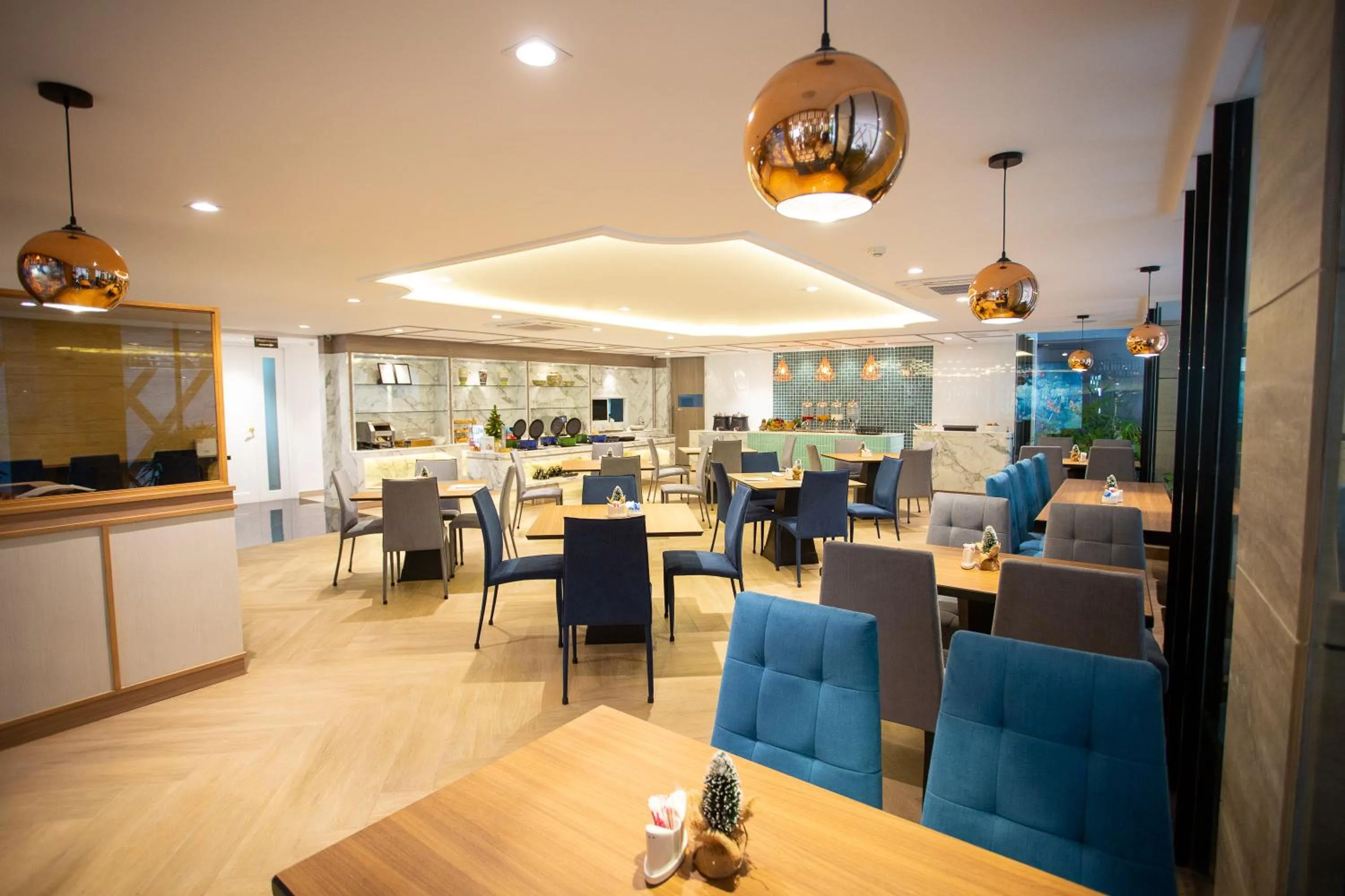 Restaurant/places to eat in Club Mahindra Mac Boutique Hotel