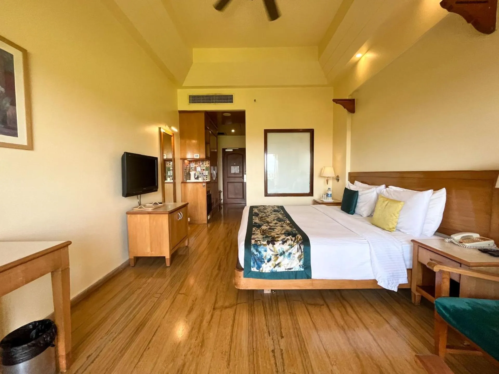 TV and multimedia, Bed in Acron Candolim Regina