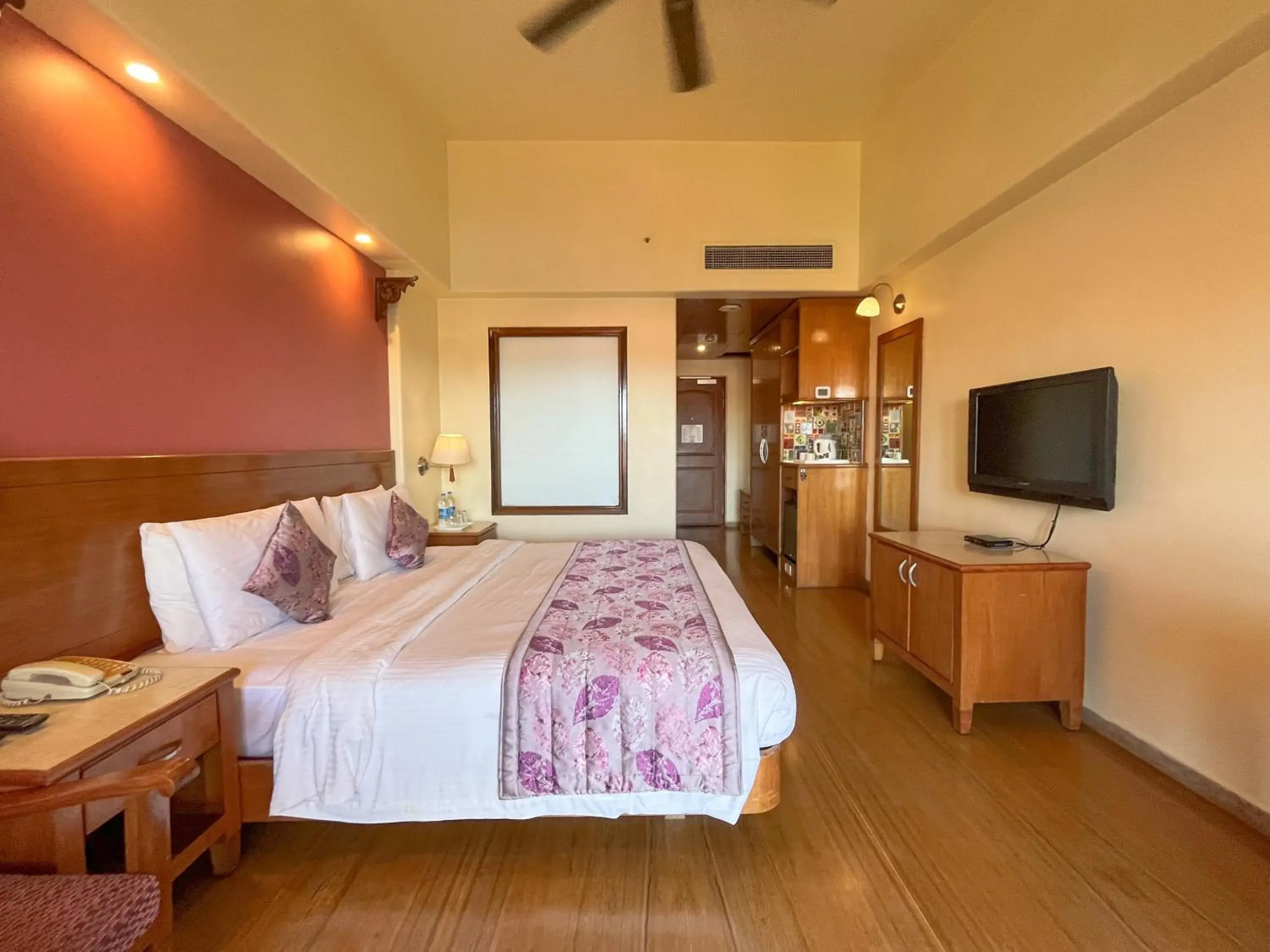 Coffee/tea facilities, Bed in Acron Candolim Regina Coffee/tea facilities, Bed in Acron Candolim Regina