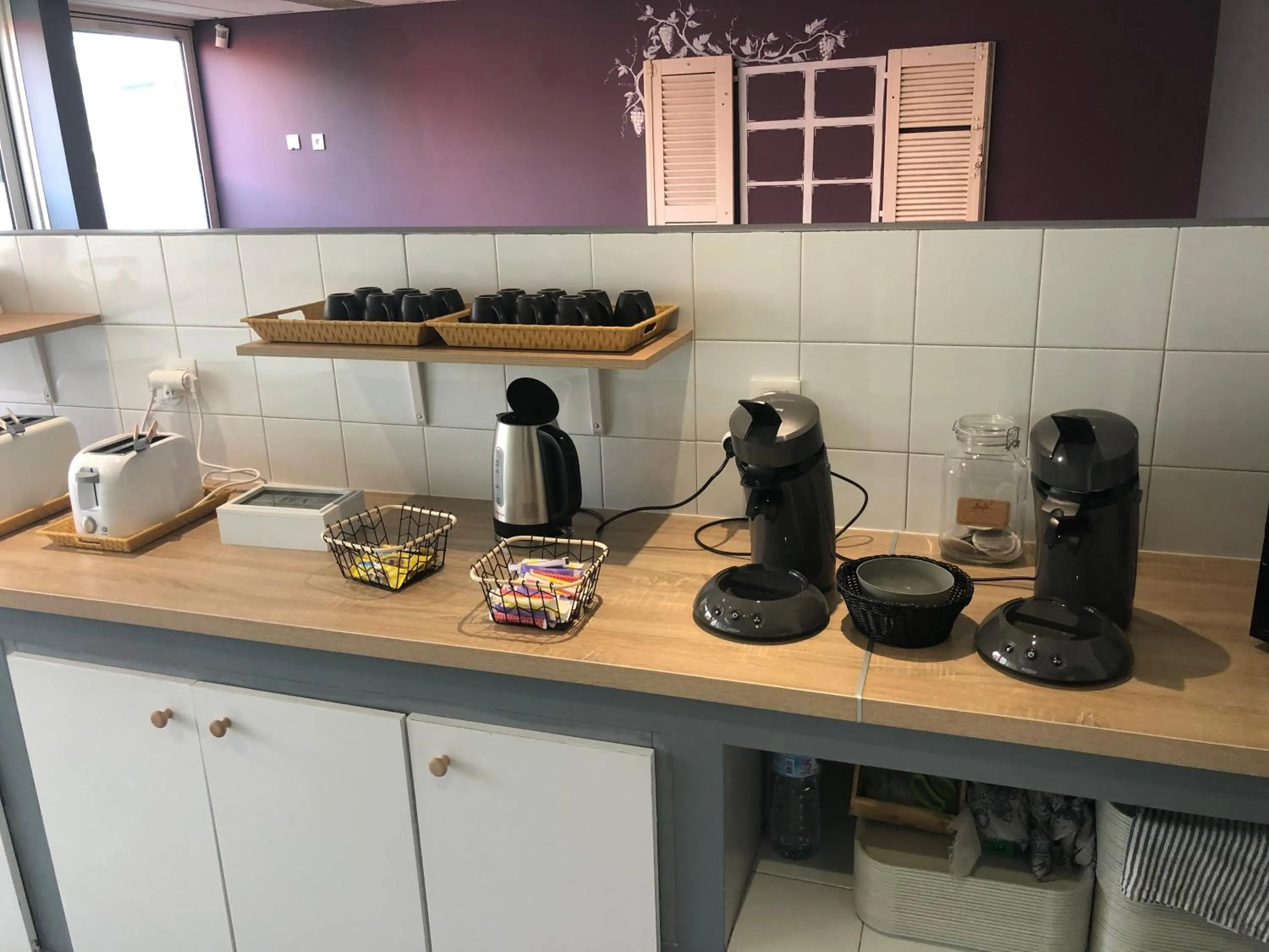 Breakfast in PARIS par trains, AREA, Studios avec salle de bain et kitchenette Privées, OU, chambres avec salles bain et cuisines communes