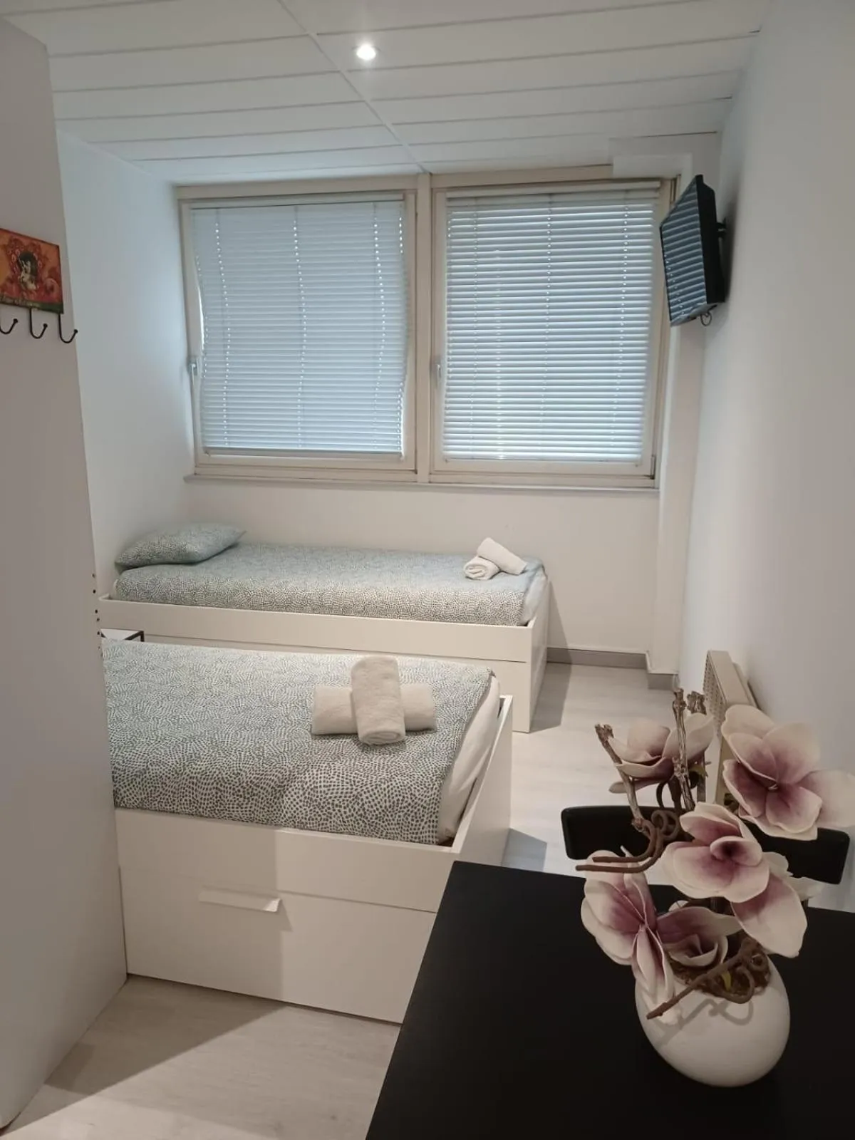 Bedroom, Bed in PARIS par trains, AREA, Studios avec salle de bain et kitchenette Privées, OU, chambres avec salles bain et cuisines communes