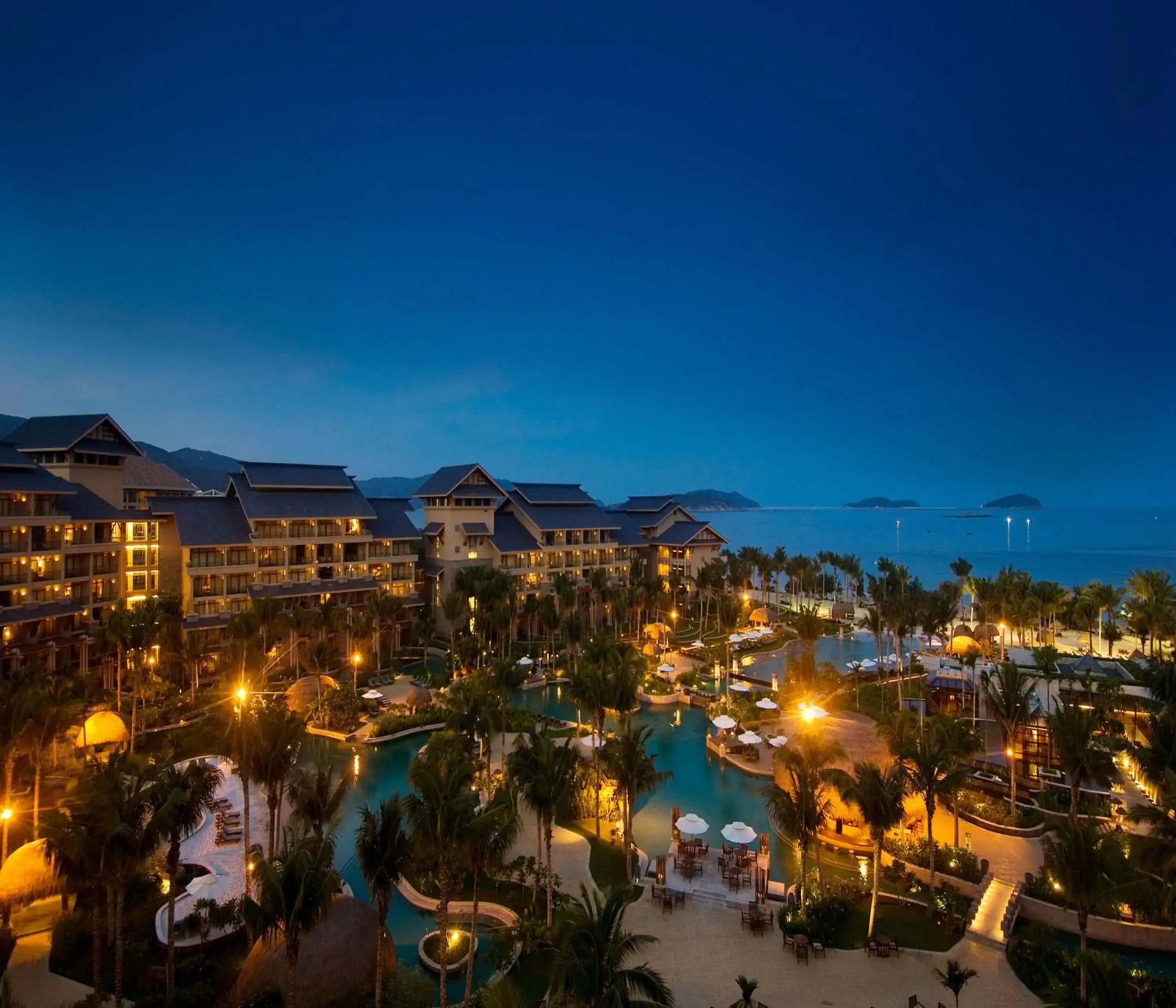 Pool view in Hilton Sanya Yalong Bay Resort & Spa Pool view in Hilton Sanya Yalong Bay Resort & Spa