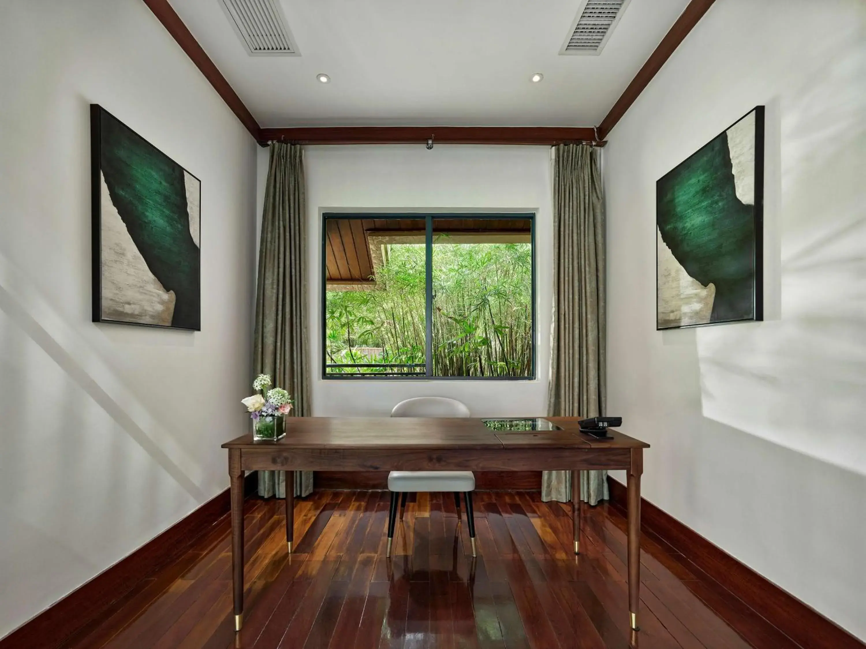 Bedroom in Hilton Sanya Yalong Bay Resort & Spa Bedroom in Hilton Sanya Yalong Bay Resort & Spa