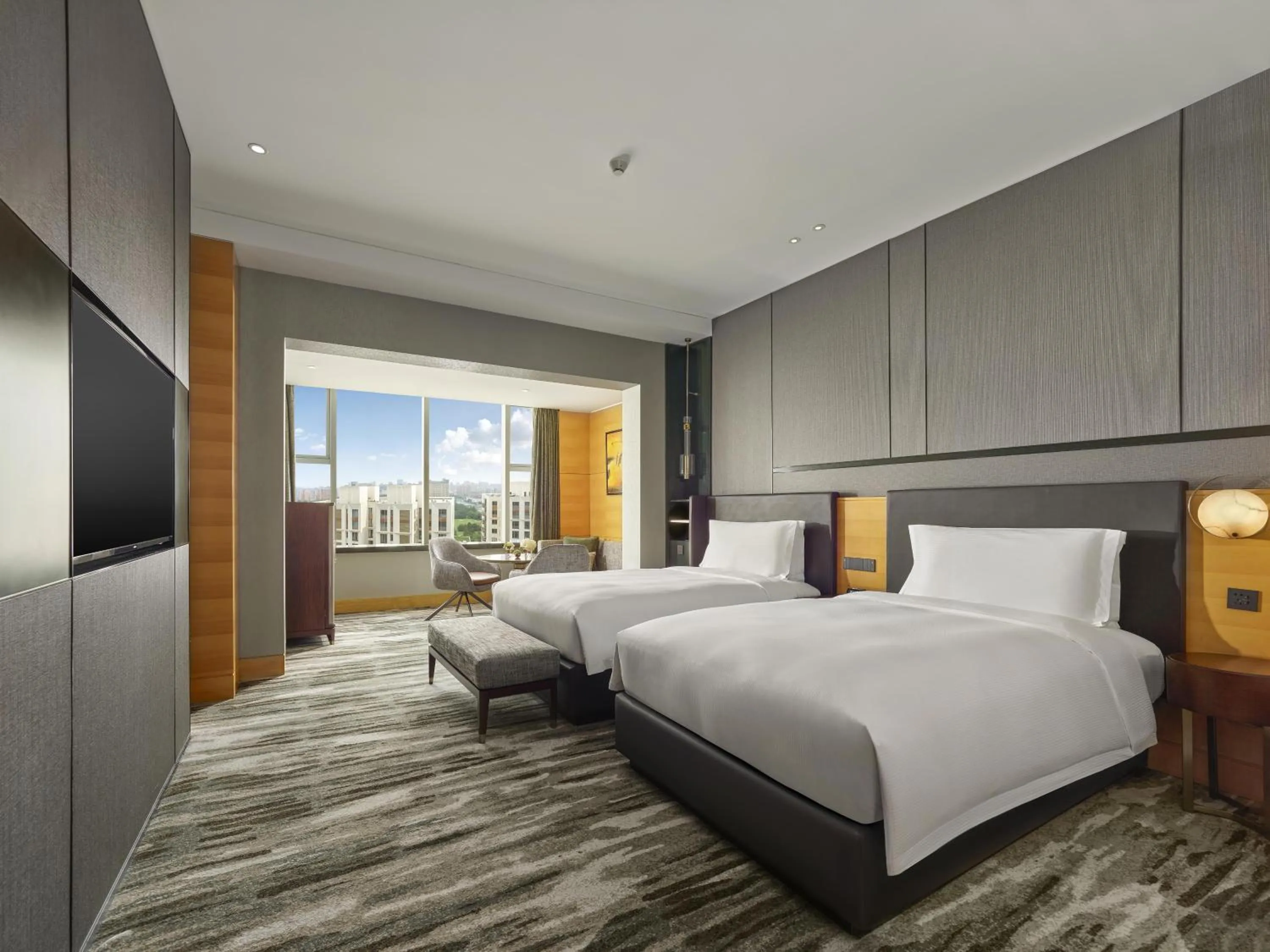 Living room, Bed in Hilton Shanghai Hongqiao