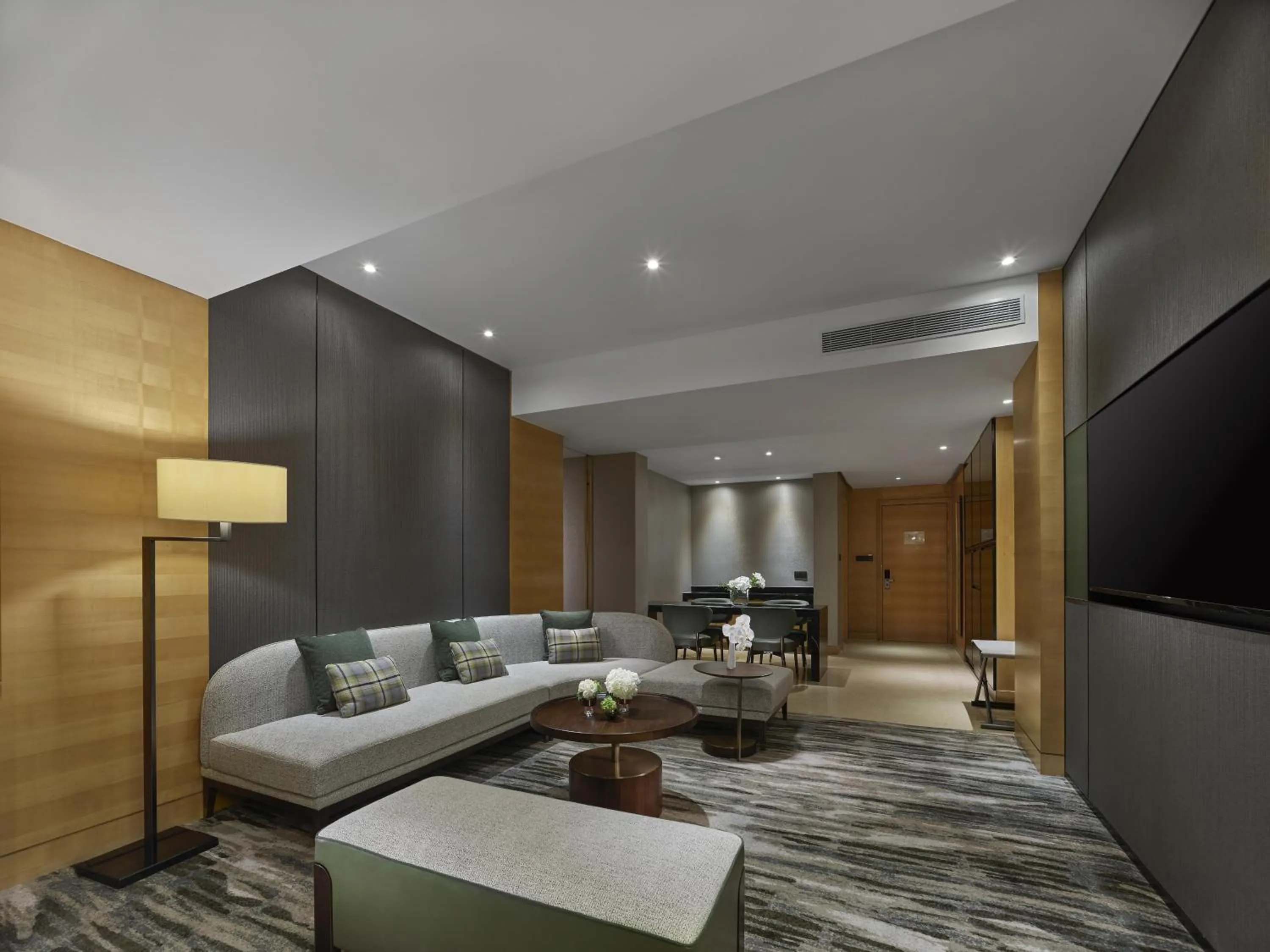 Living room, Bed in Hilton Shanghai Hongqiao