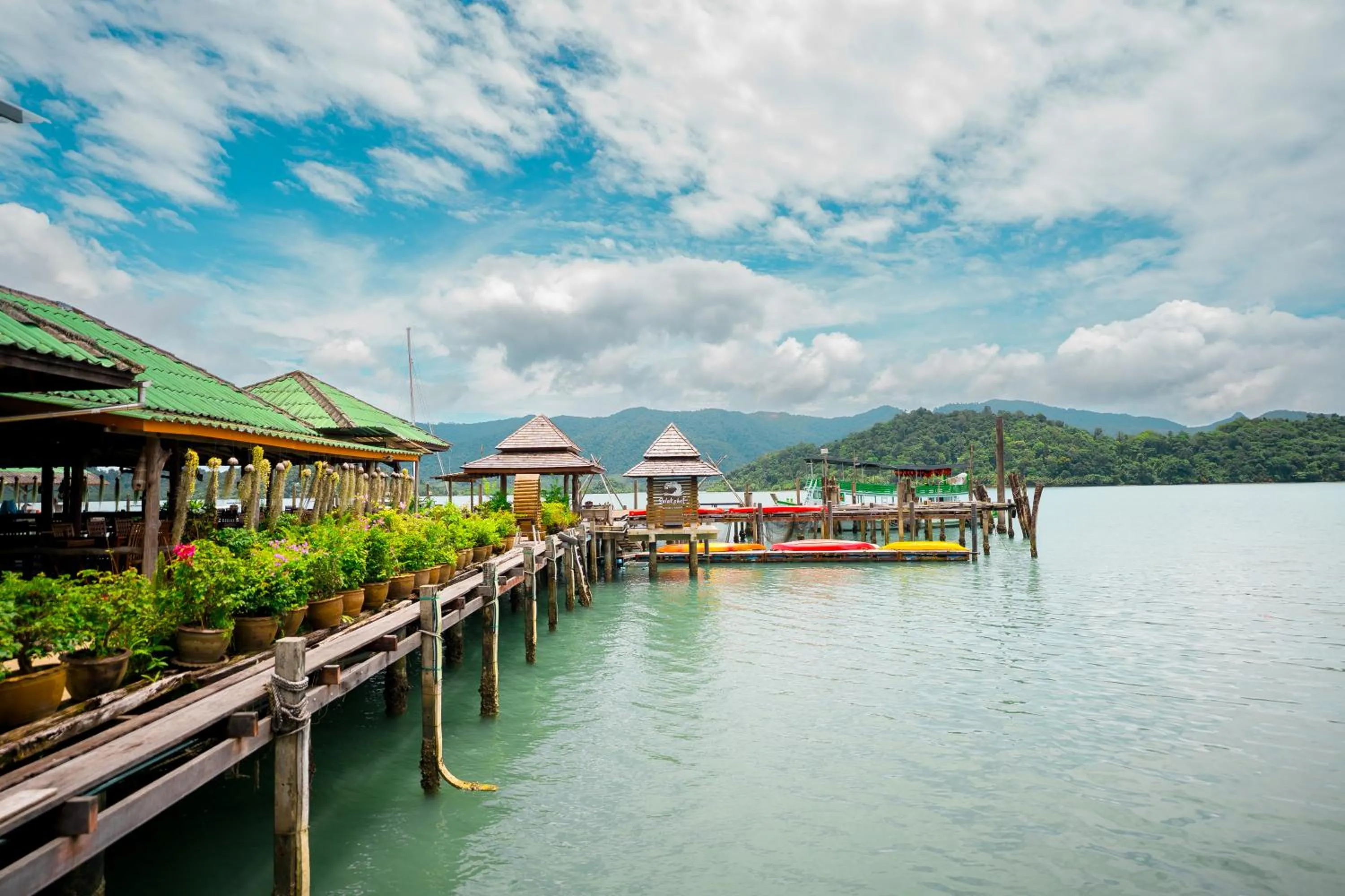 Restaurant/places to eat in Salakphet Resort