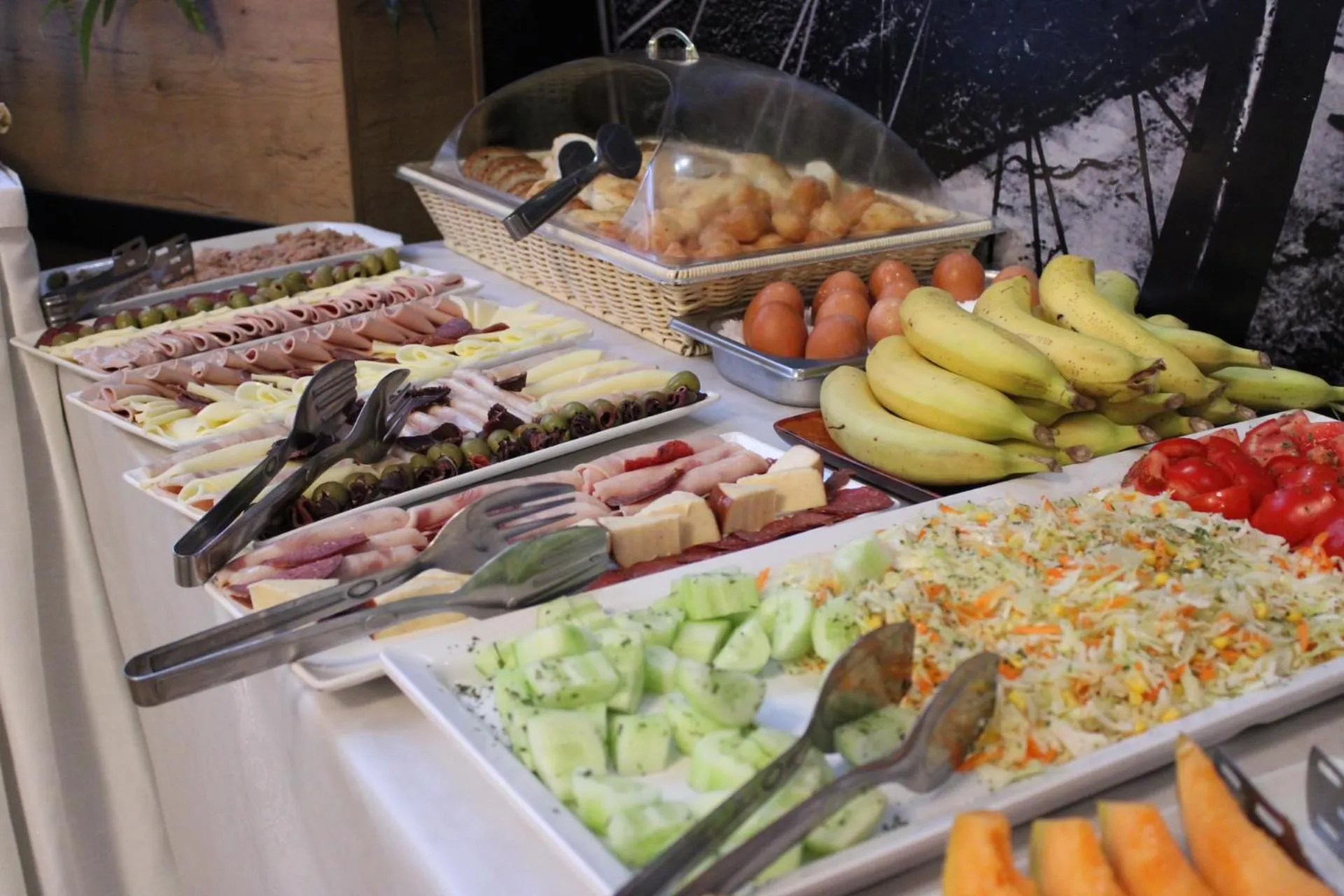 Restaurant/places to eat in Orange Hotel