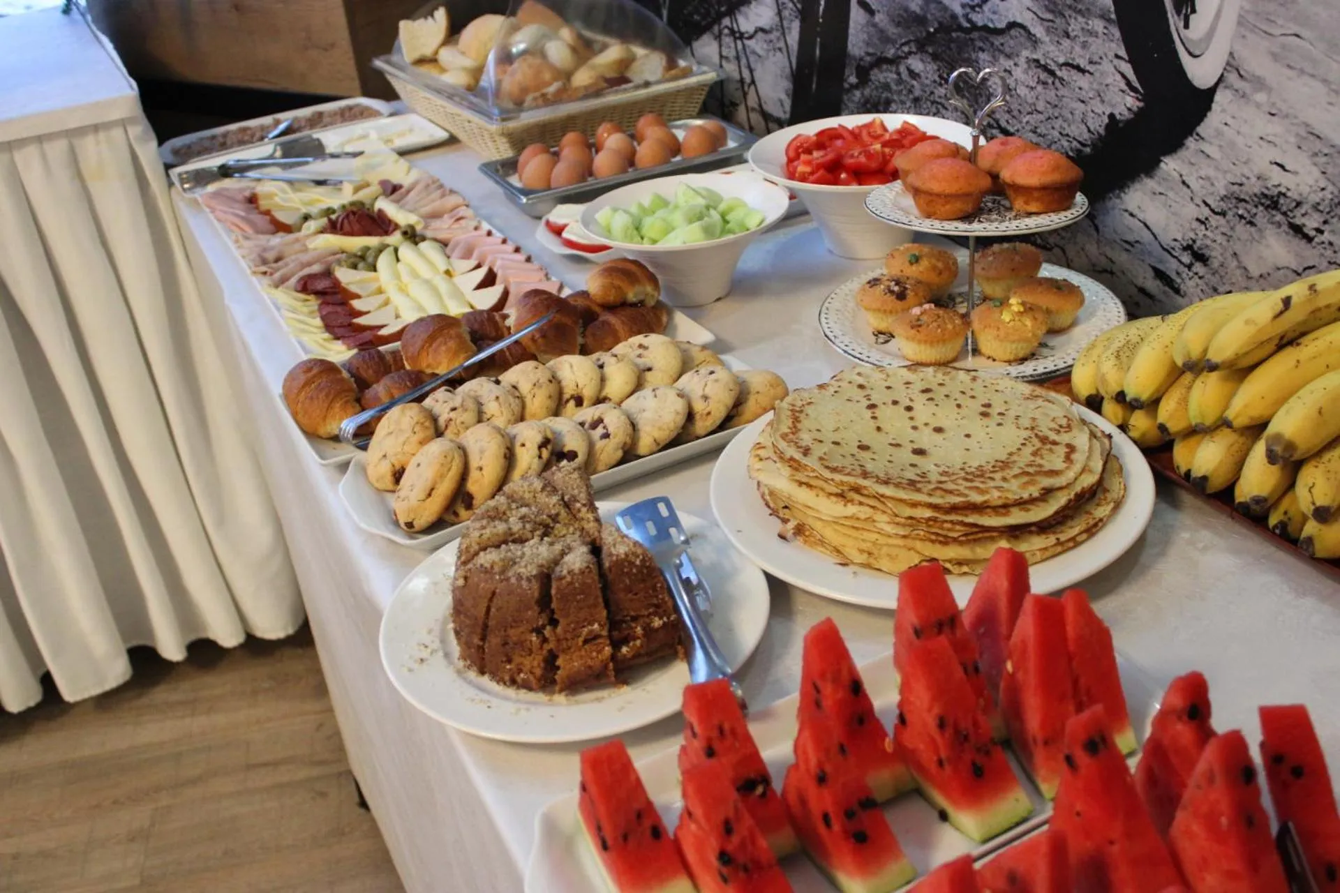 Breakfast in Orange Hotel