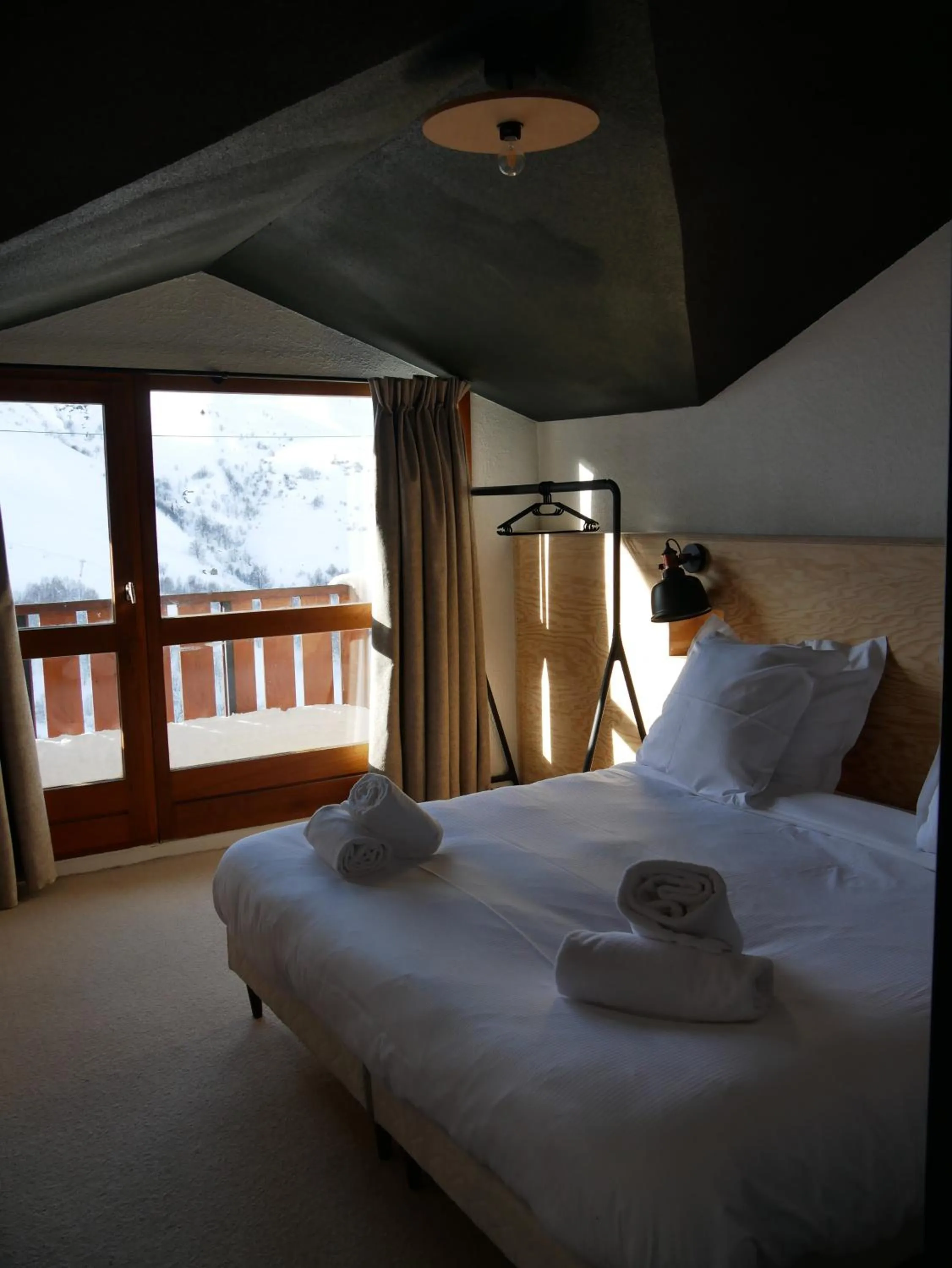 Photo of the whole room, Bed in ho36 Les Menuires