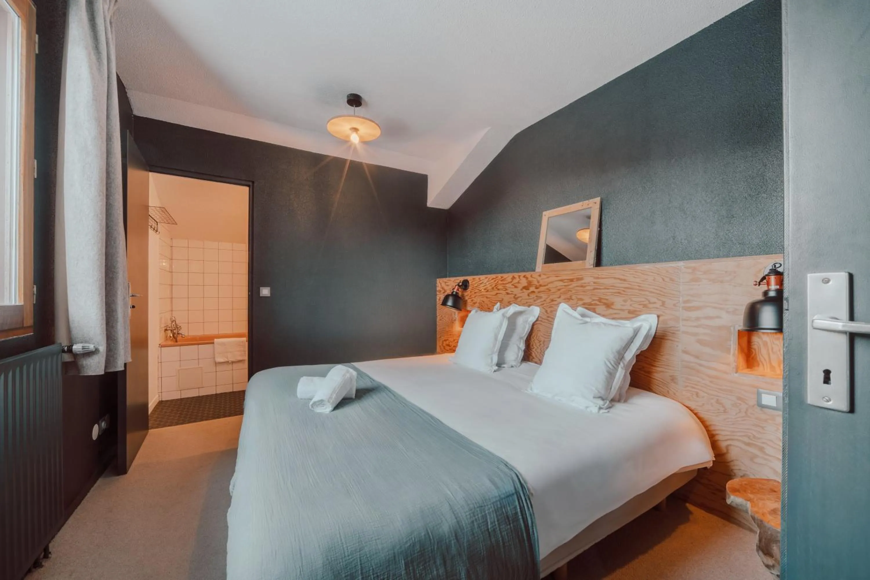 Photo of the whole room, Bed in ho36 Les Menuires