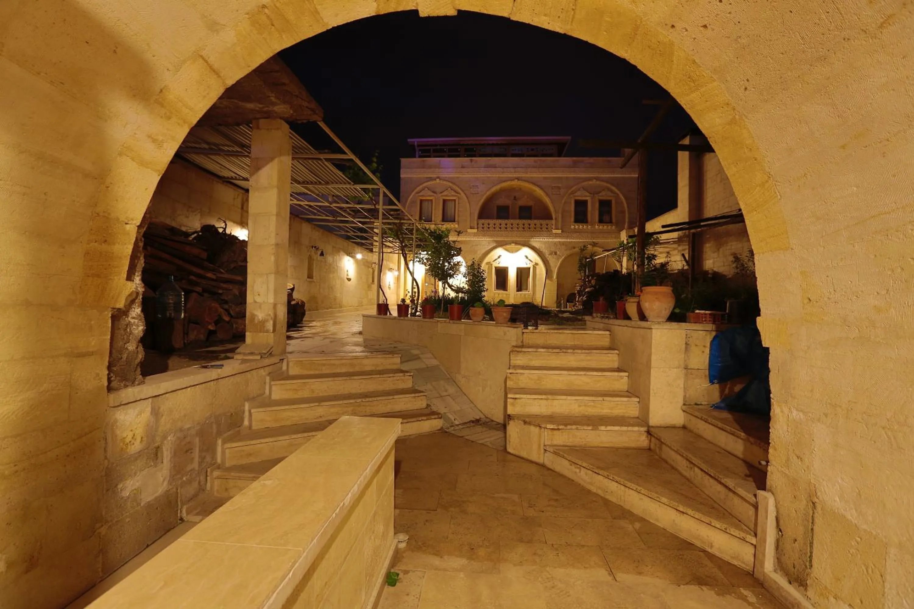 Facade/entrance in Walnut House