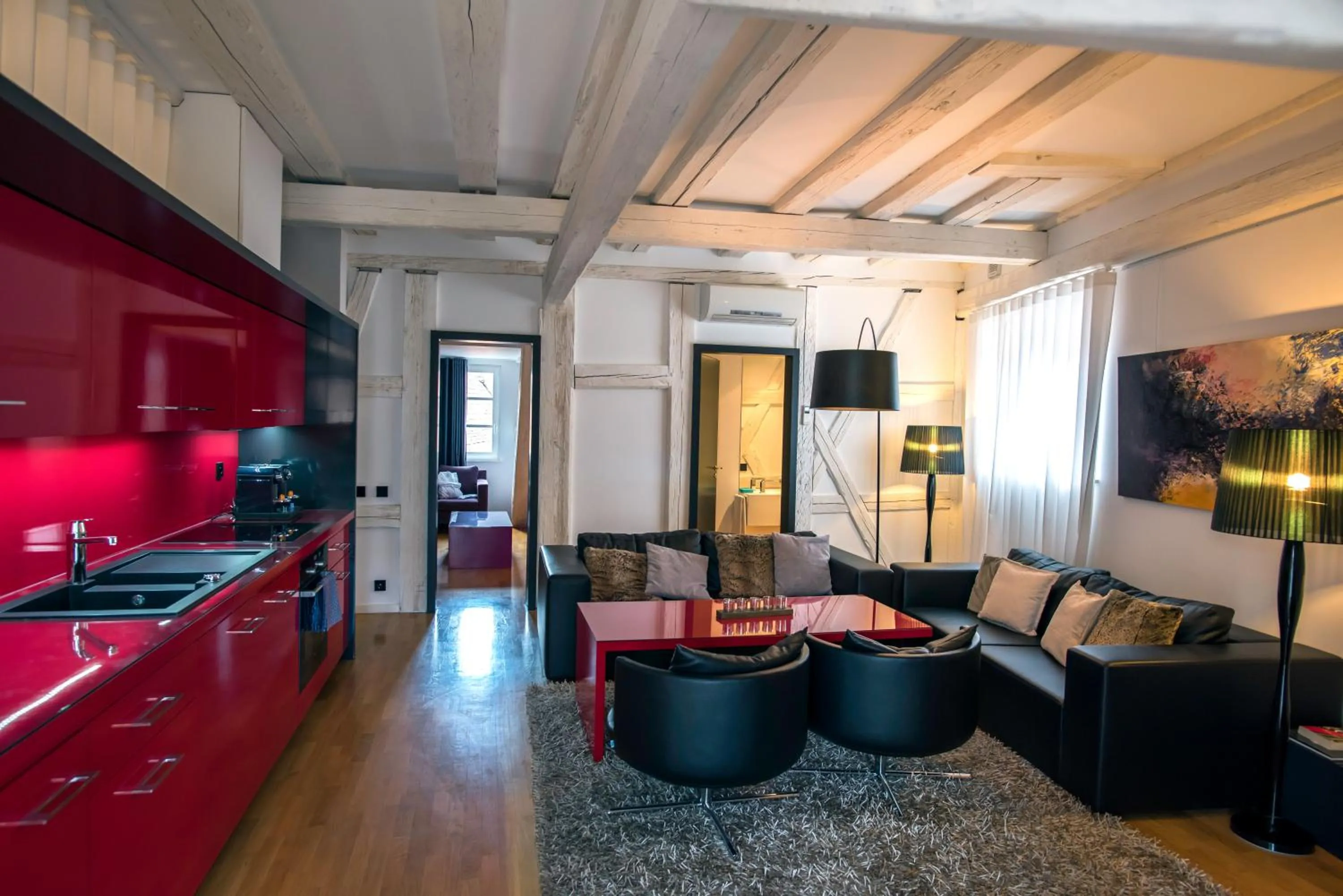 Kitchen or kitchenette in Le B. Suites, Chambres & Restaurant