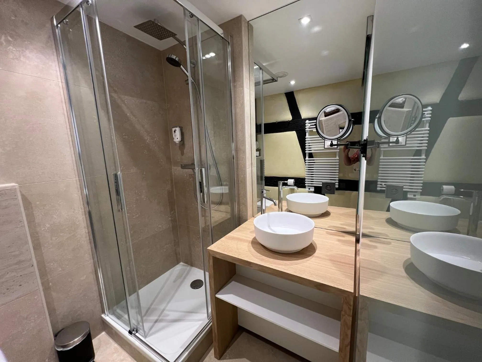 Property building in Le B. Suites, Chambres & Restaurant